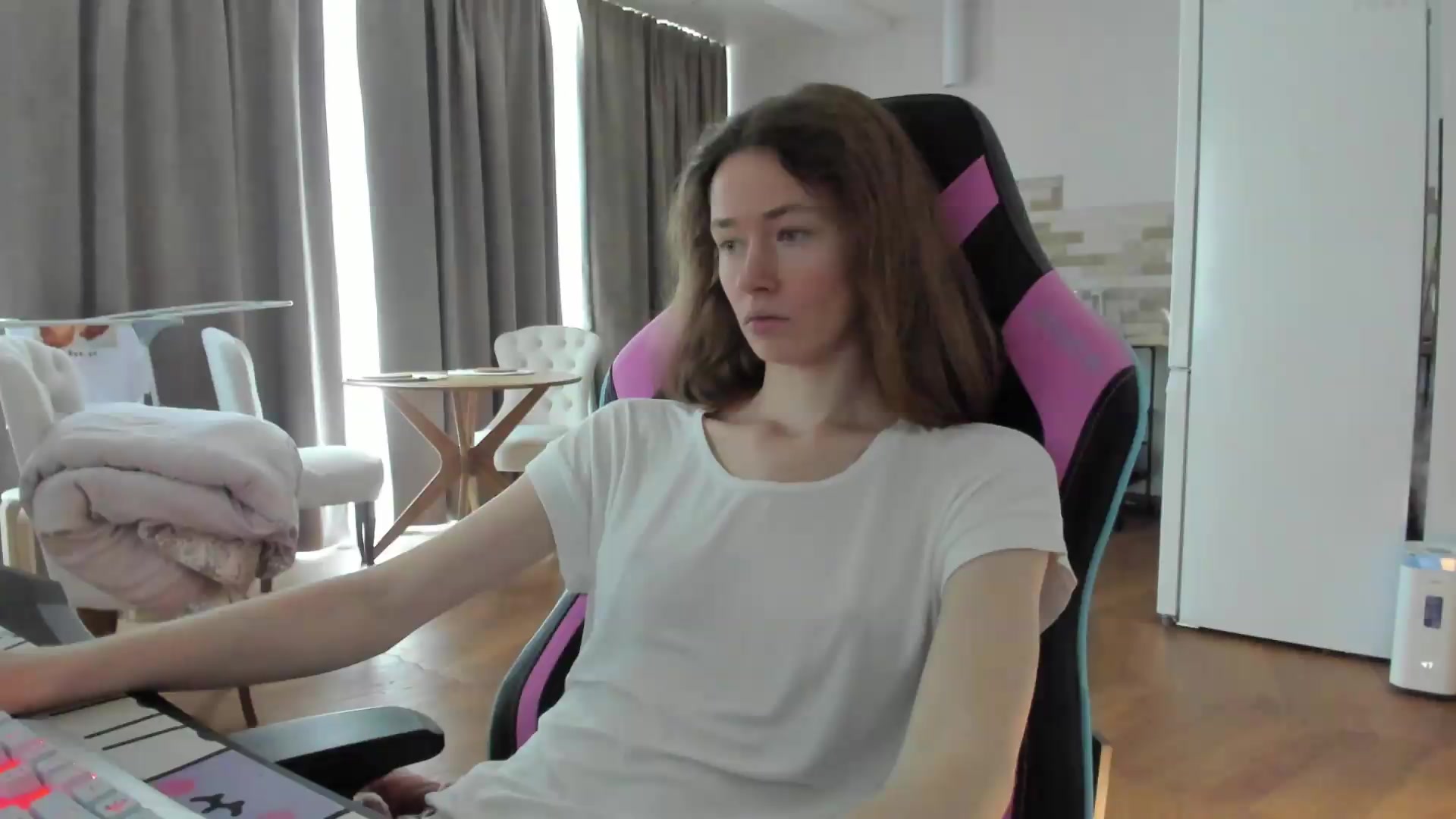 Gallery image thumbnail from Oksanafedorov's myfreecams stream on, 09/01/2026, 12:15 image 8 of 20