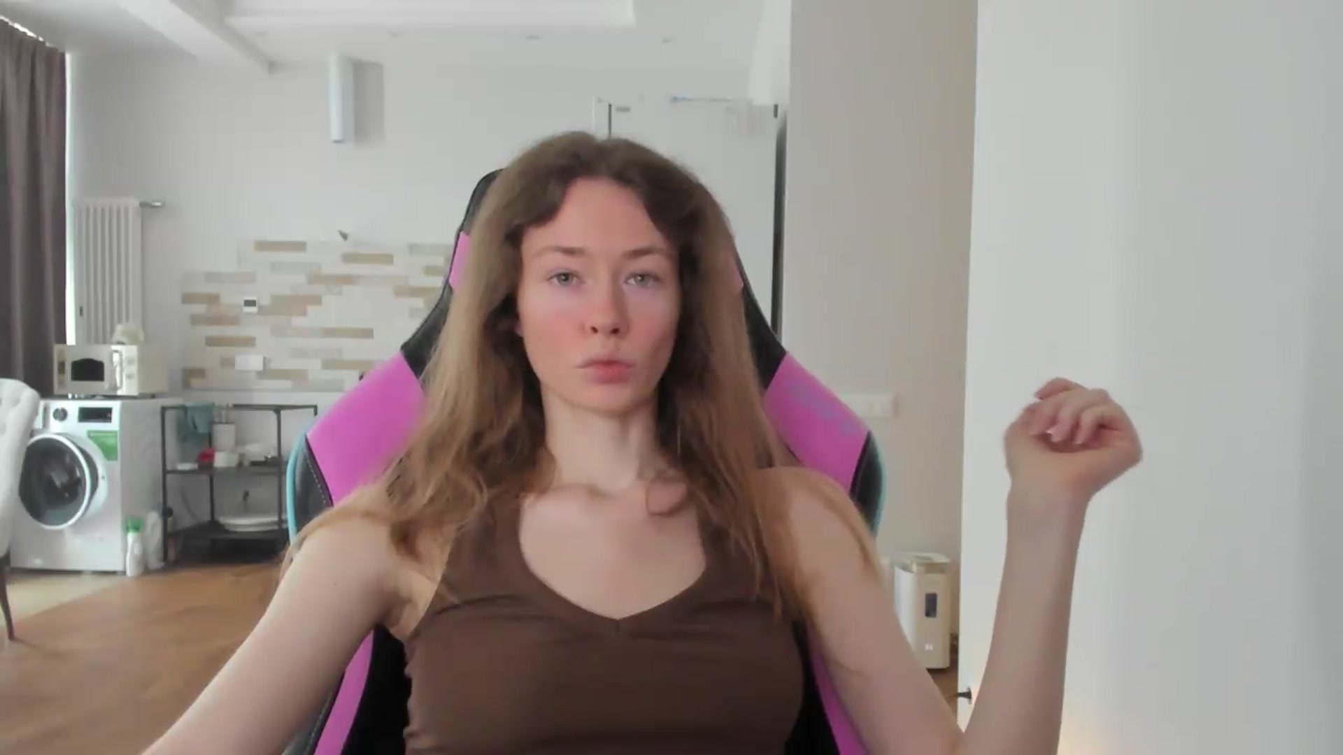 Gallery image thumbnail from Oksanafedorov's myfreecams stream on, 09/02/2026, 10:59 image 5 of 20