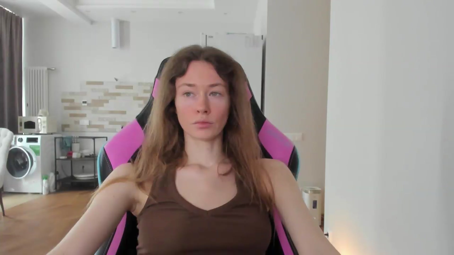 Gallery image thumbnail from Oksanafedorov's myfreecams stream on, 09/02/2026, 10:59 image 6 of 20