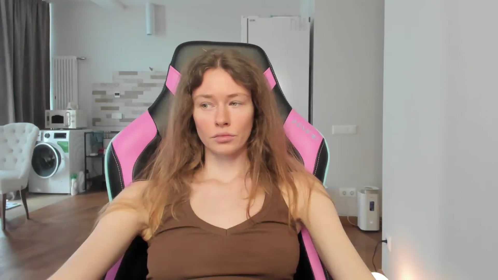 Gallery image thumbnail from Oksanafedorov's myfreecams stream on, 09/02/2026, 12:17 image 11 of 20