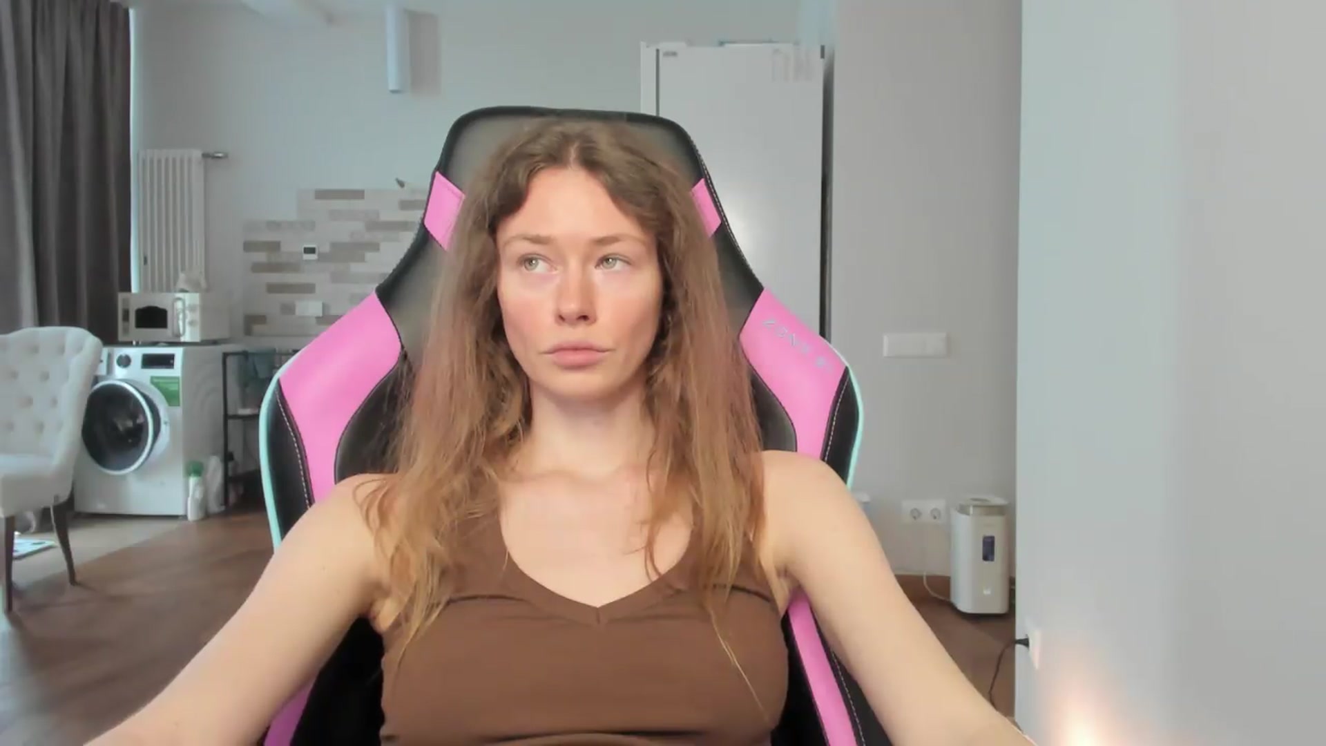 Gallery image thumbnail from Oksanafedorov's myfreecams stream on, 09/02/2026, 12:17 image 4 of 20