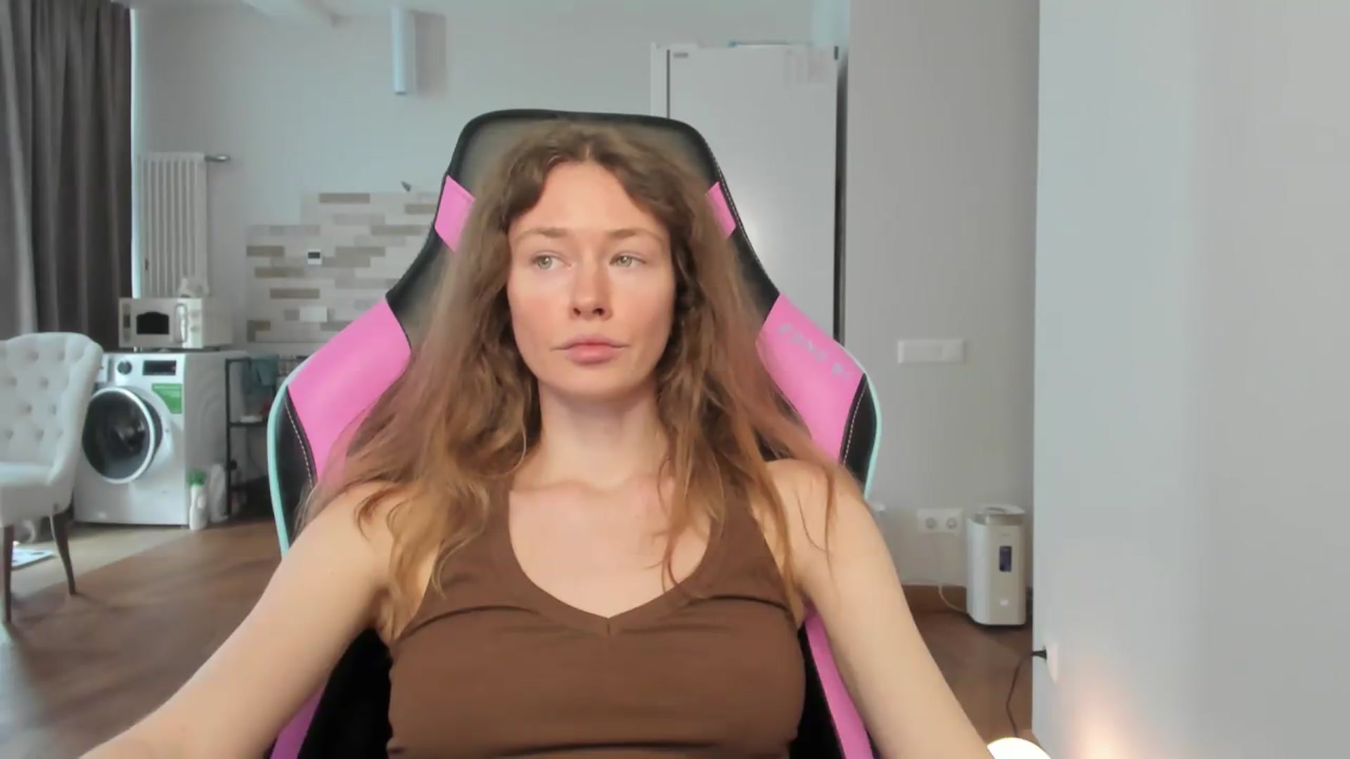 Gallery image thumbnail from Oksanafedorov's myfreecams stream on, 09/02/2026, 12:17 image 5 of 20