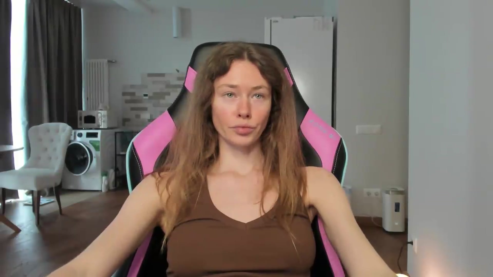 Gallery image thumbnail from Oksanafedorov's myfreecams stream on, 09/02/2026, 12:17 image 2 of 20
