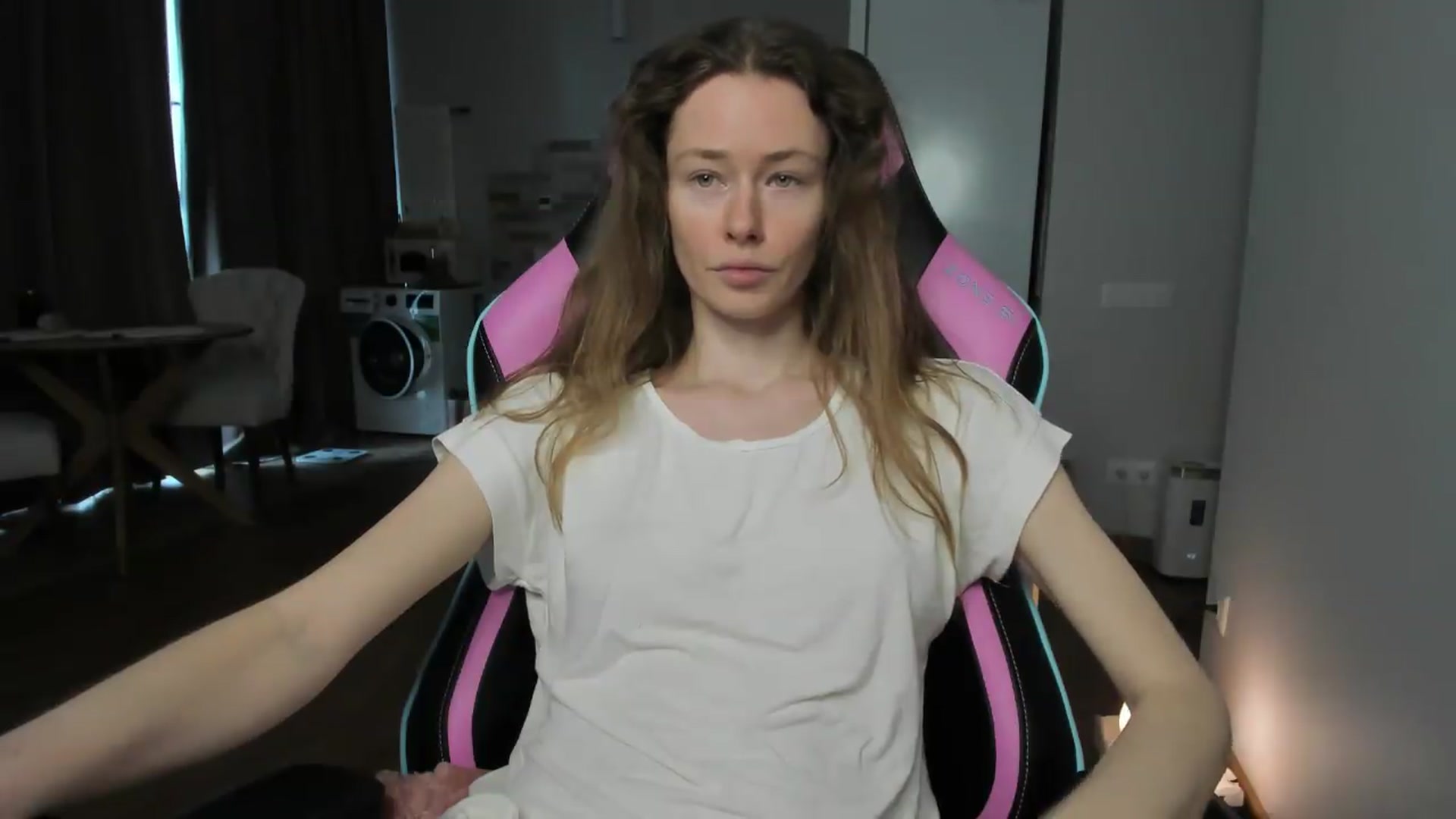Gallery image thumbnail from Oksanafedorov's myfreecams stream on, 09/07/2026, 10:16 image 4 of 20