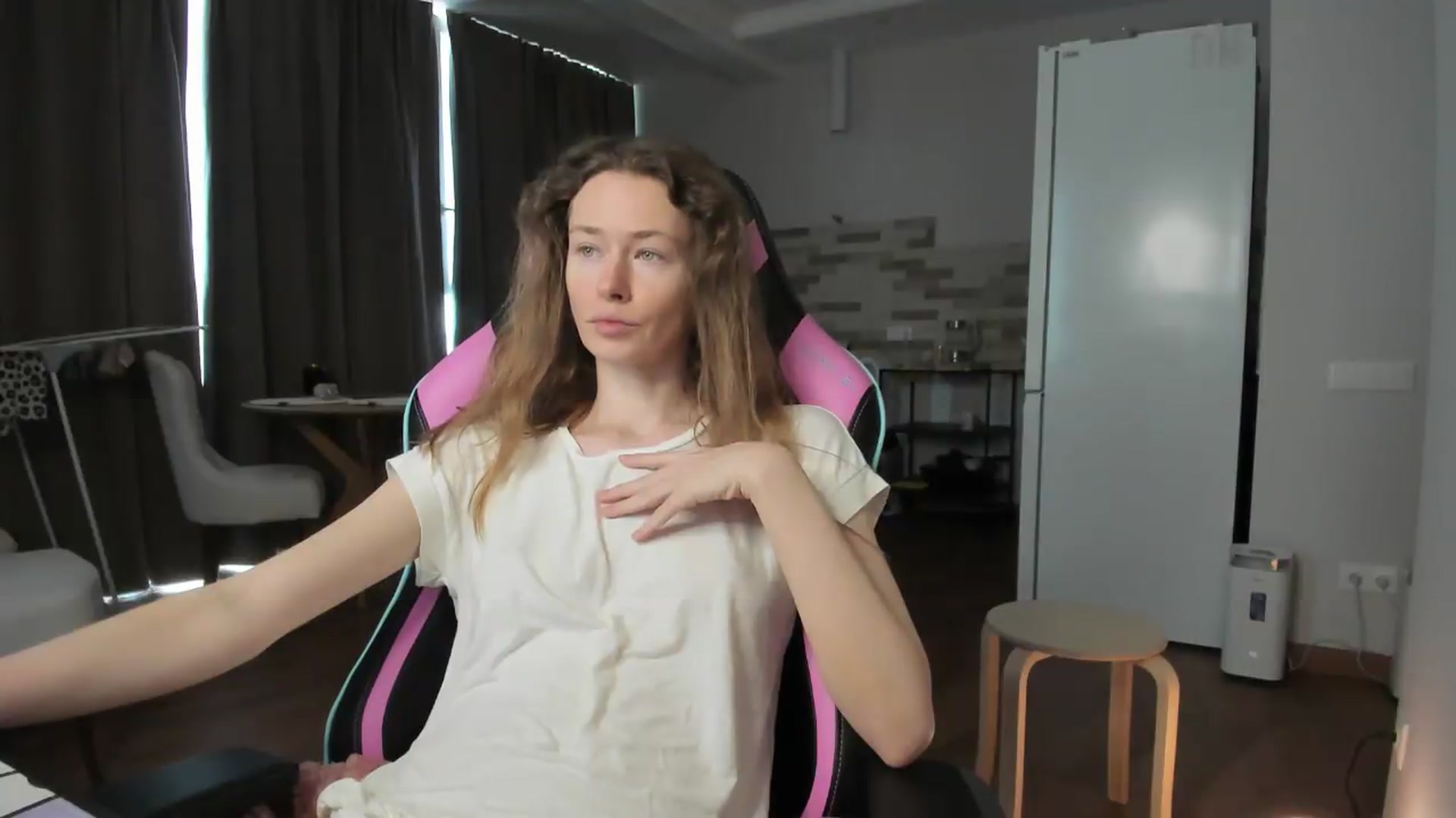Gallery image thumbnail from Oksanafedorov's myfreecams stream on, 09/07/2026, 10:16 image 2 of 20