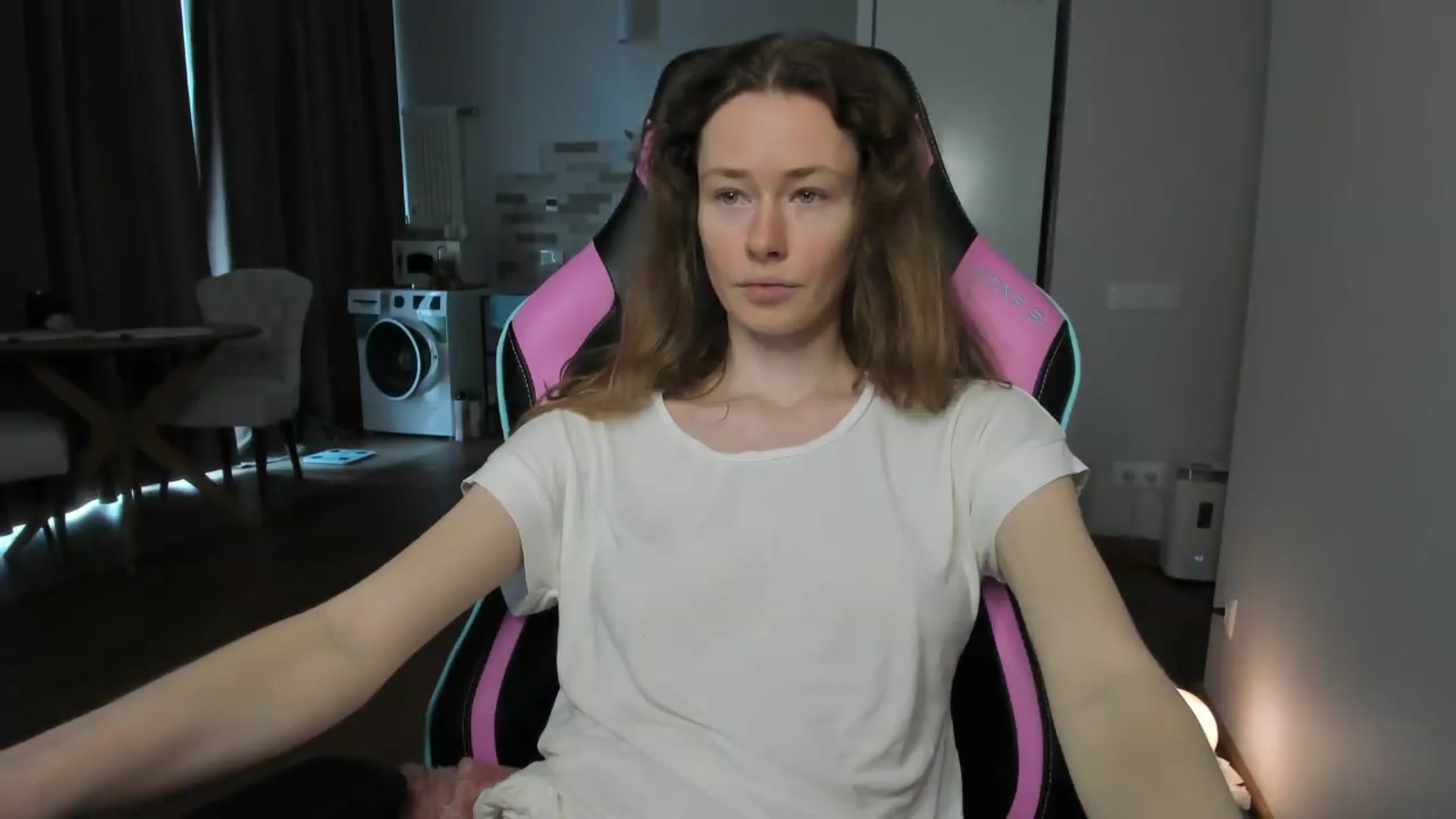 Gallery image thumbnail from Oksanafedorov's myfreecams stream on, 09/07/2026, 10:16 image 9 of 20