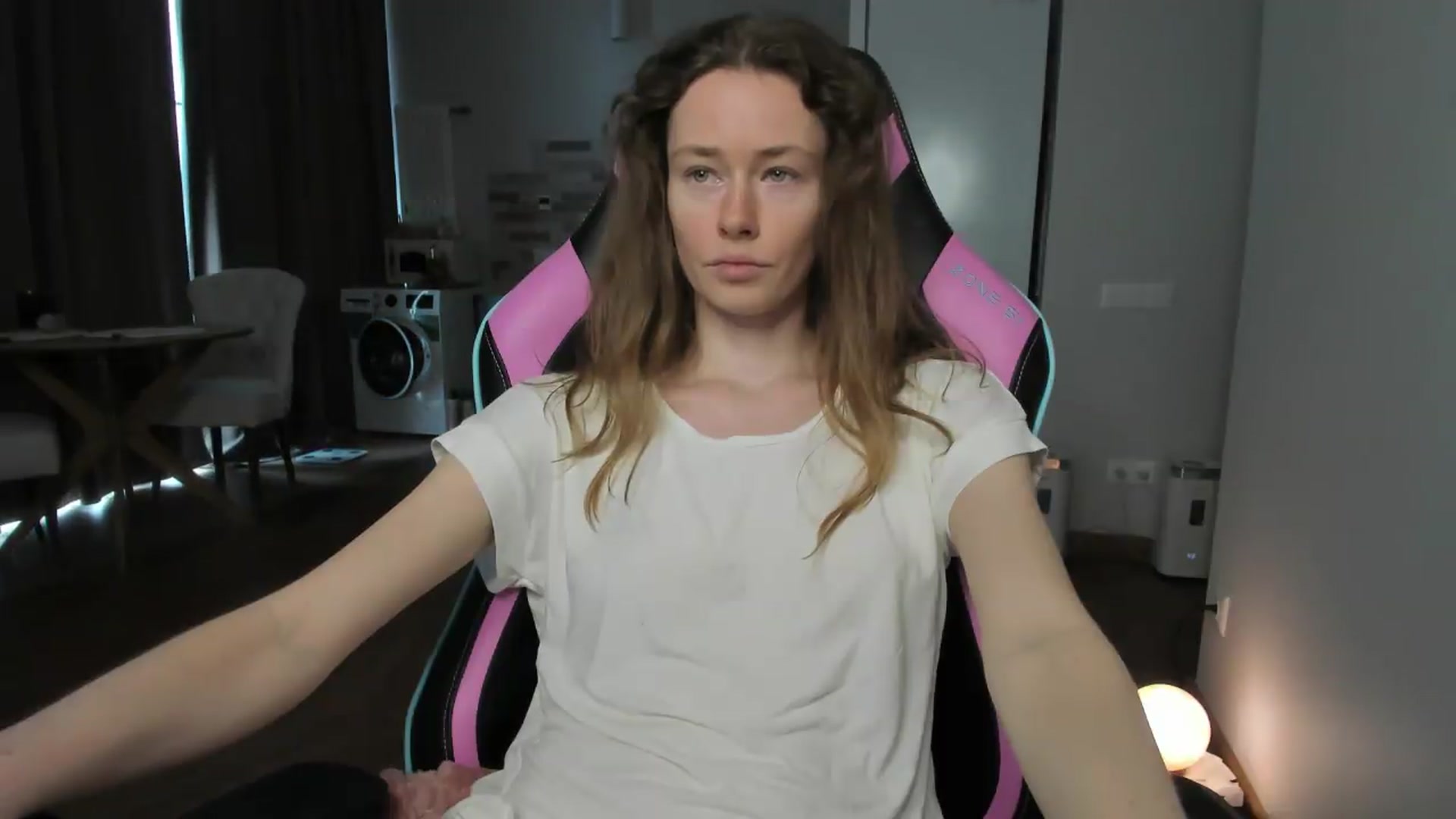Gallery image thumbnail from Oksanafedorov's myfreecams stream on, 09/07/2026, 10:16 image 3 of 20