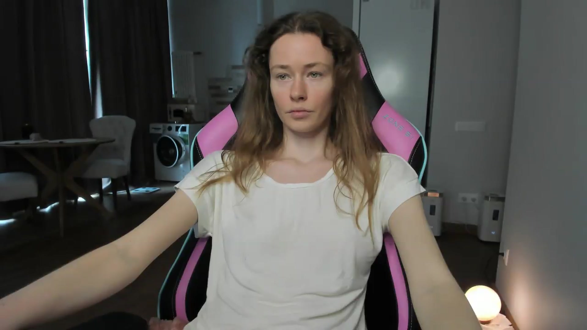 Gallery image thumbnail from Oksanafedorov's myfreecams stream on, 09/07/2026, 10:16 image 15 of 20