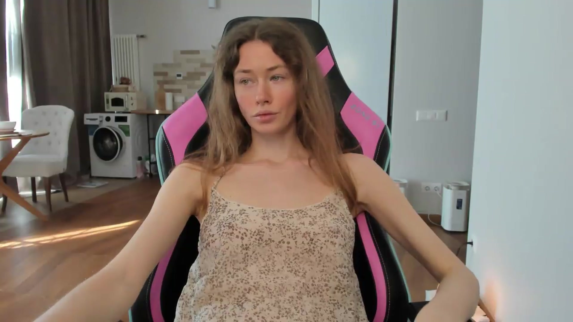 Gallery image thumbnail from Oksanafedorov's myfreecams stream on, 09/13/2026, 12:18 image 3 of 20