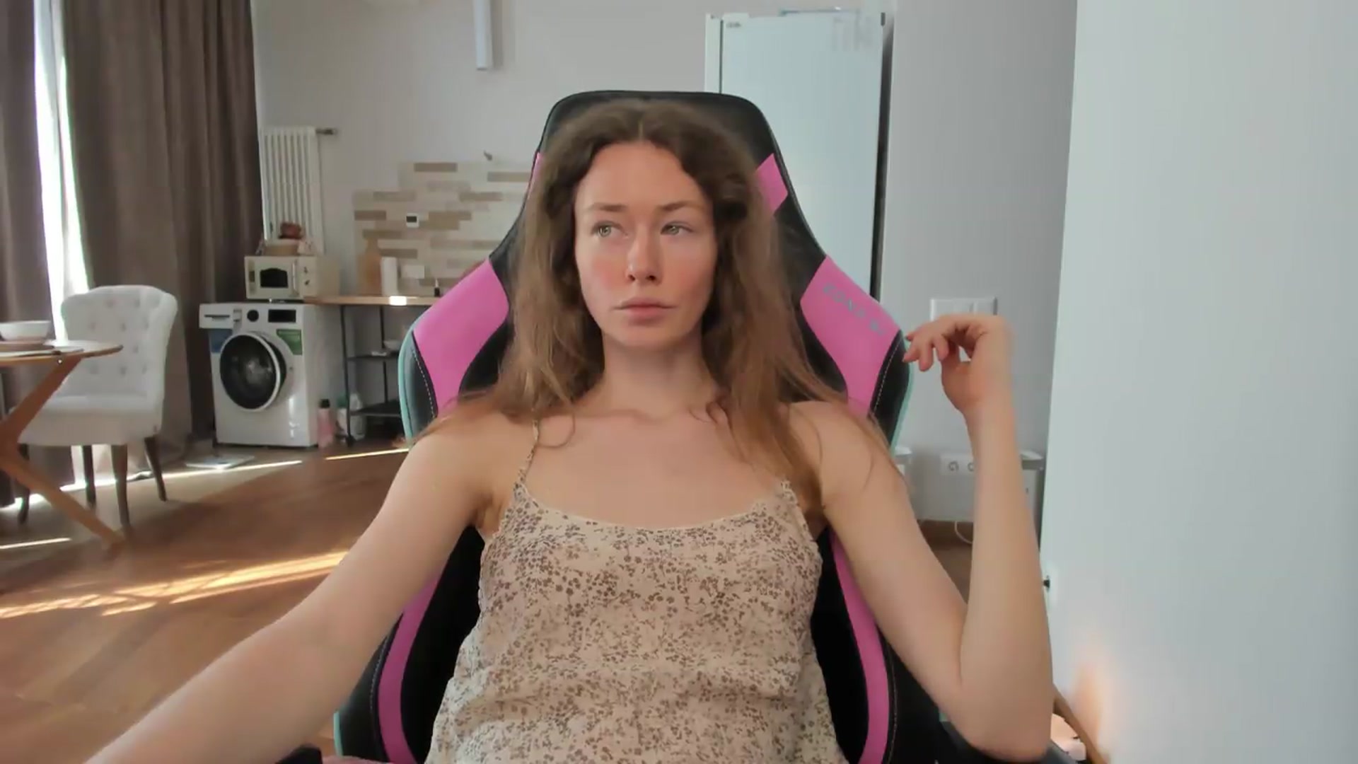 Gallery image thumbnail from Oksanafedorov's myfreecams stream on, 09/13/2026, 12:18 image 9 of 20