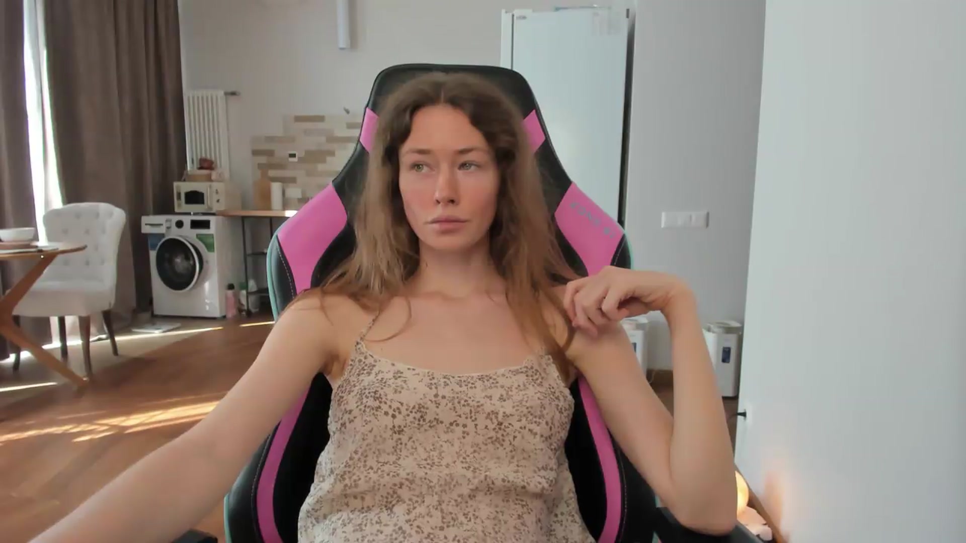 Gallery image thumbnail from Oksanafedorov's myfreecams stream on, 09/13/2026, 12:18 image 11 of 20