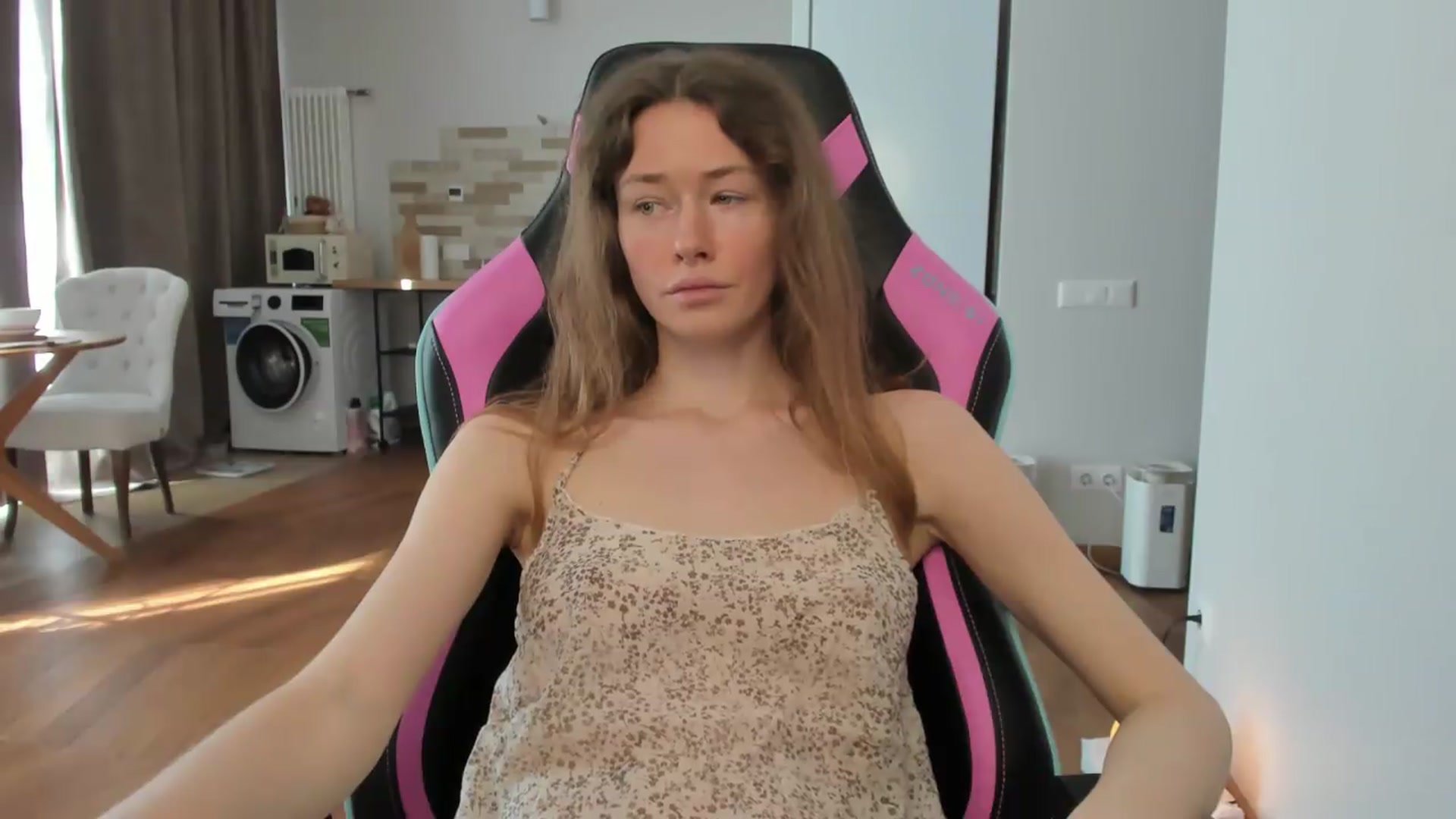 Gallery image thumbnail from Oksanafedorov's myfreecams stream on, 09/13/2026, 12:18 image 4 of 20