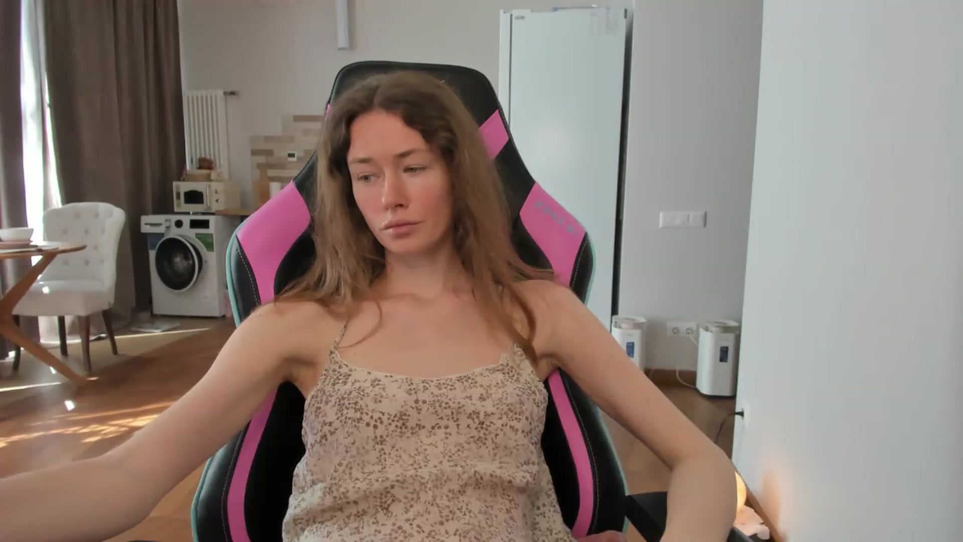 Gallery image thumbnail from Oksanafedorov's myfreecams stream on, 09/13/2026, 12:18 image 13 of 20