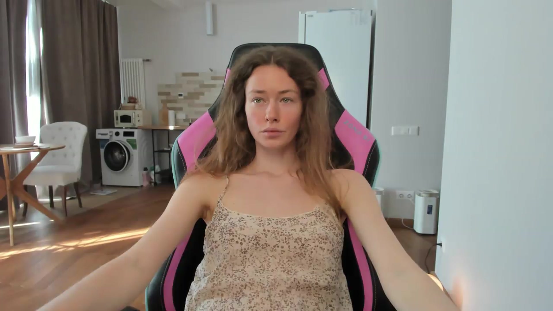 Gallery image thumbnail from Oksanafedorov's myfreecams stream on, 09/13/2026, 12:18 image 8 of 20