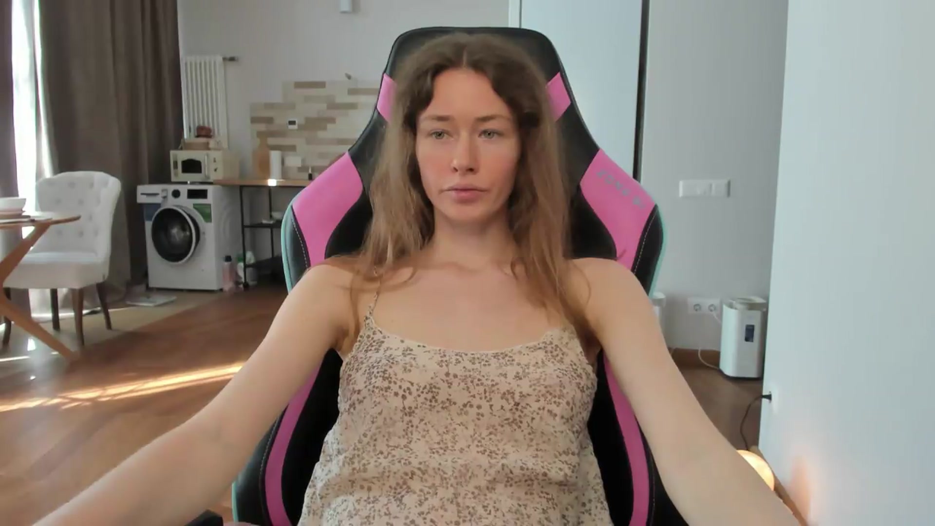 Gallery image thumbnail from Oksanafedorov's myfreecams stream on, 09/13/2026, 12:18 image 7 of 20