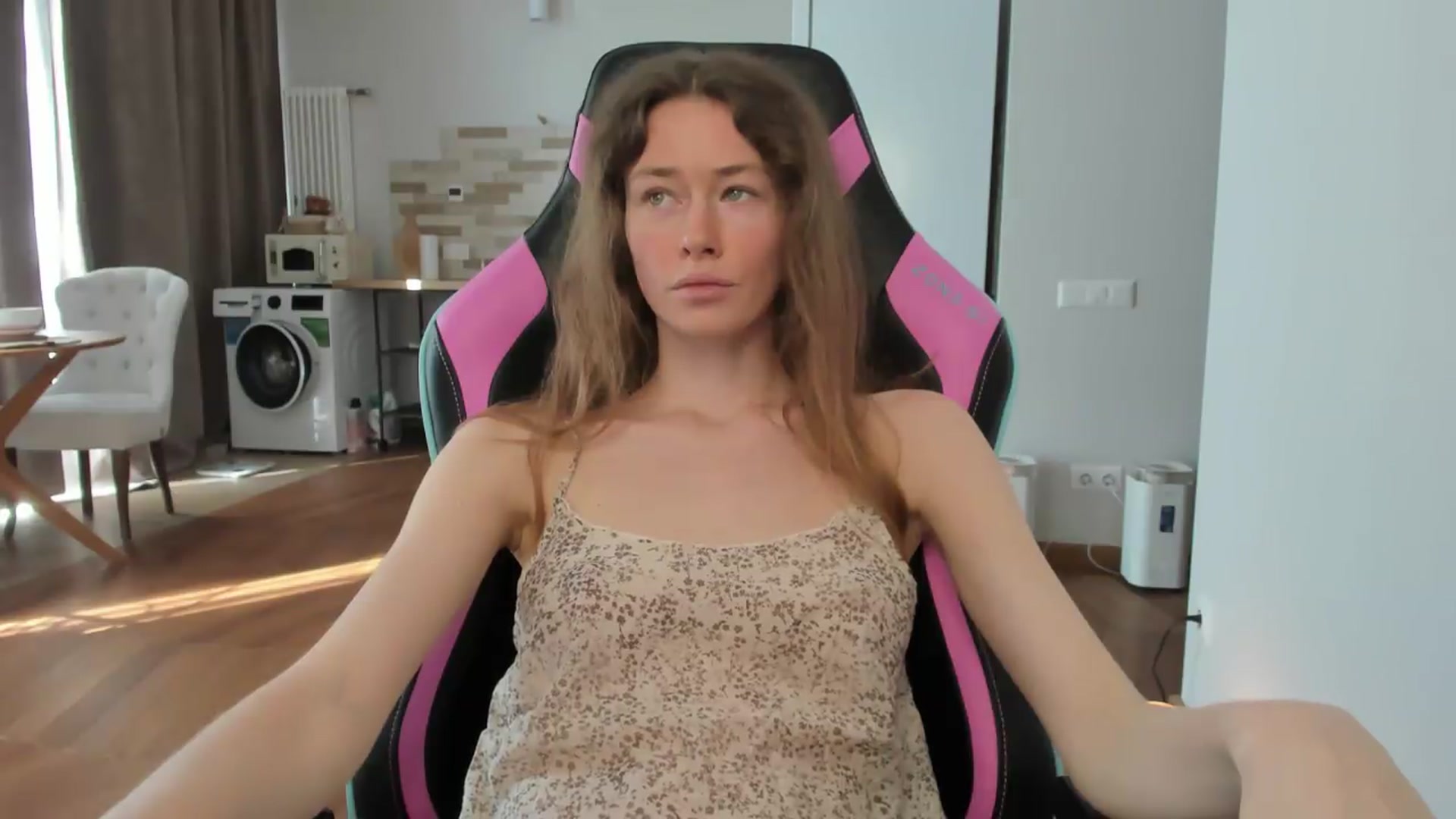 Gallery image thumbnail from Oksanafedorov's myfreecams stream on, 09/13/2026, 12:18 image 5 of 20