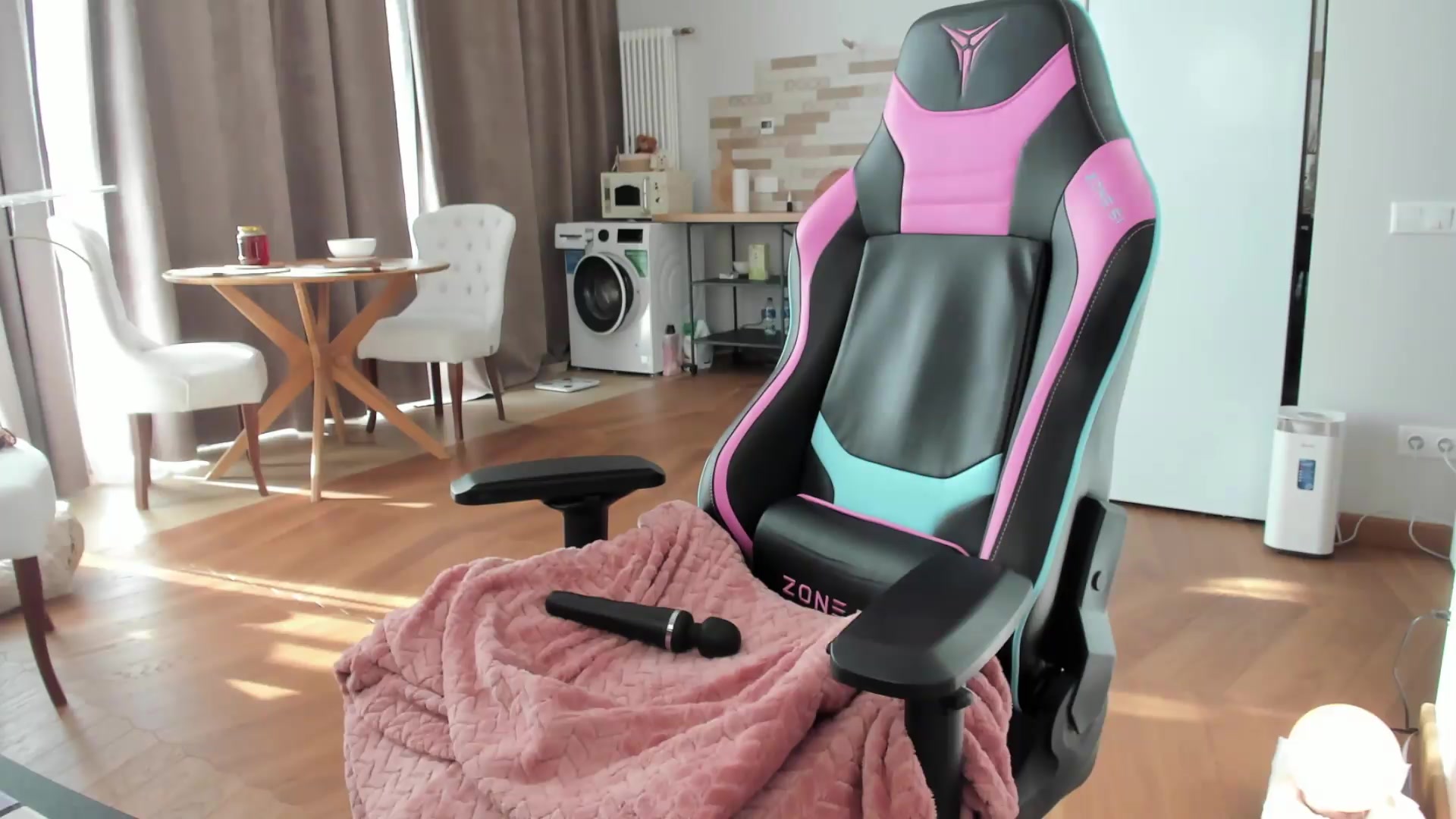 Gallery image thumbnail from Oksanafedorov's myfreecams stream on, 09/13/2026, 14:24 image 17 of 20