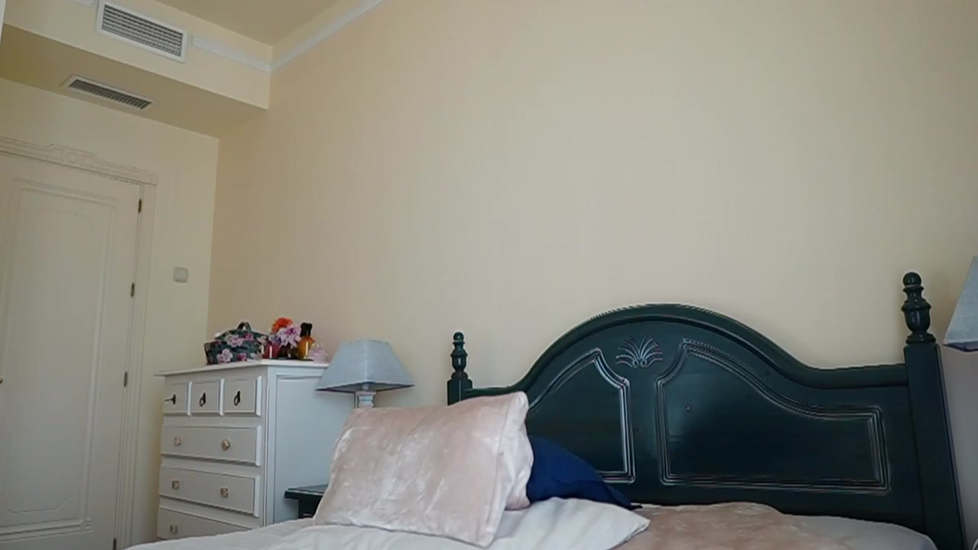 Gallery image thumbnail from Okssanna1's myfreecams stream on, 08/09/2023, 09:08 image 9 of 20