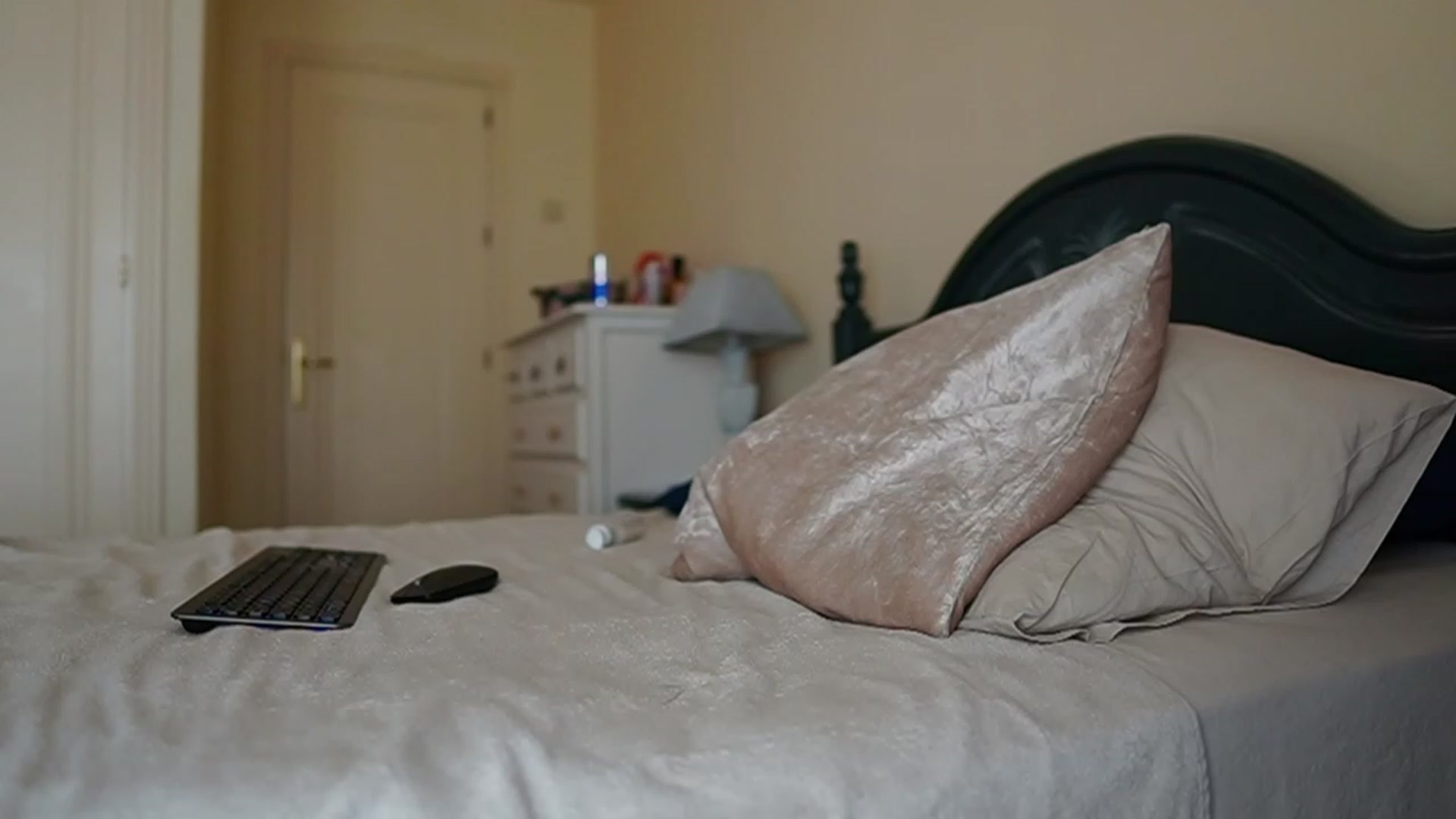 Gallery image thumbnail from Okssanna1's myfreecams stream on, 08/09/2023, 14:59 image 6 of 20