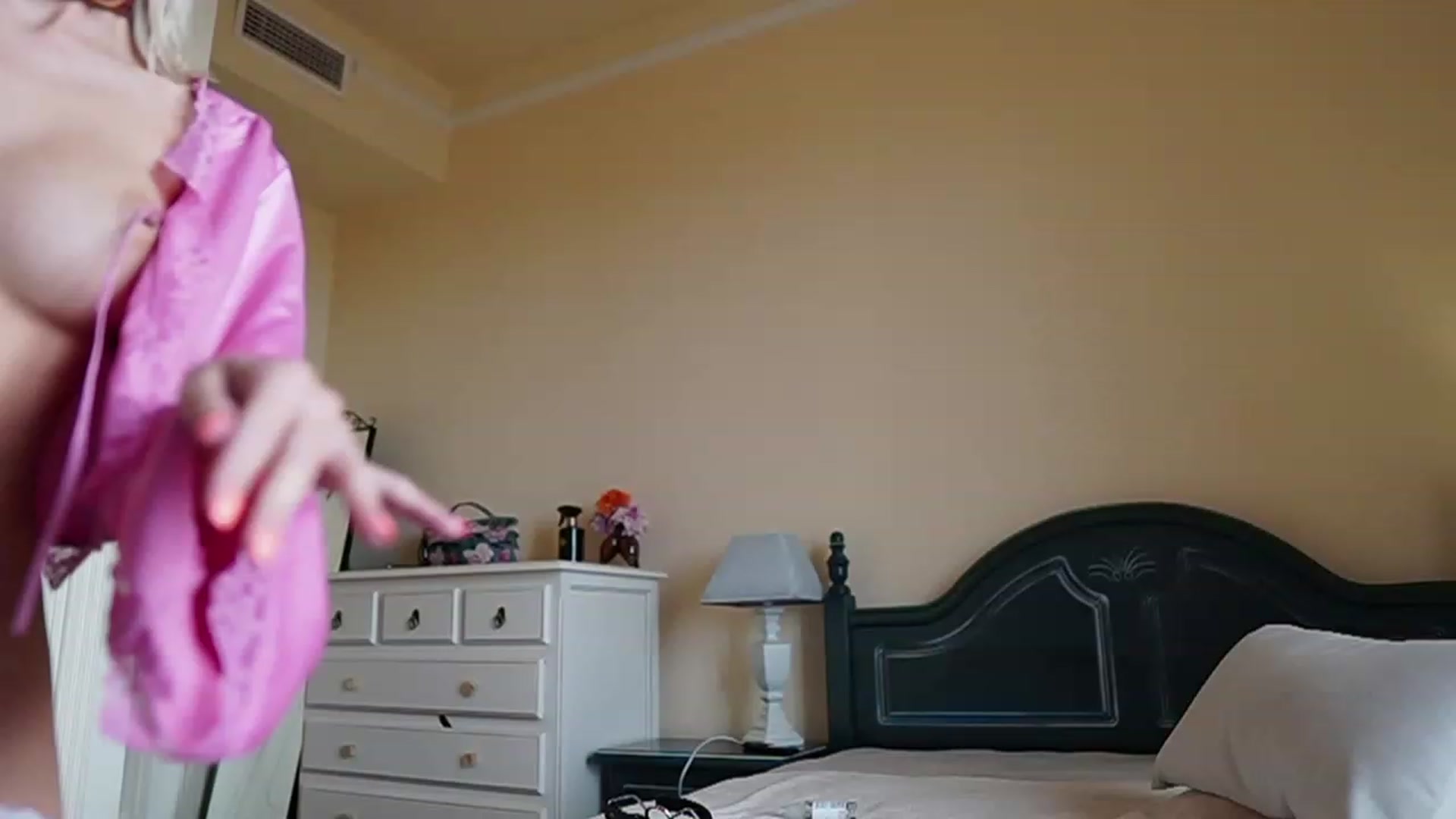 Gallery image thumbnail from Okssanna1's myfreecams stream on, 10/19/2023, 09:04 image 20 of 20