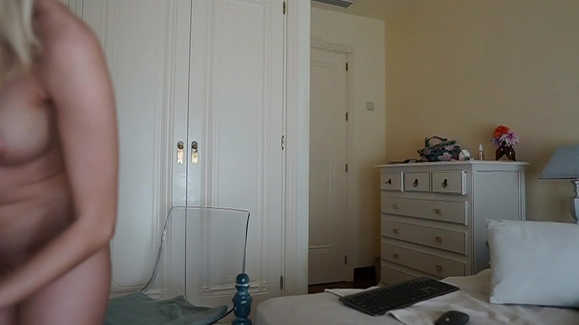 Gallery image thumbnail from Okssanna1's myfreecams stream on, 11/05/2023, 12:31 image 4 of 20
