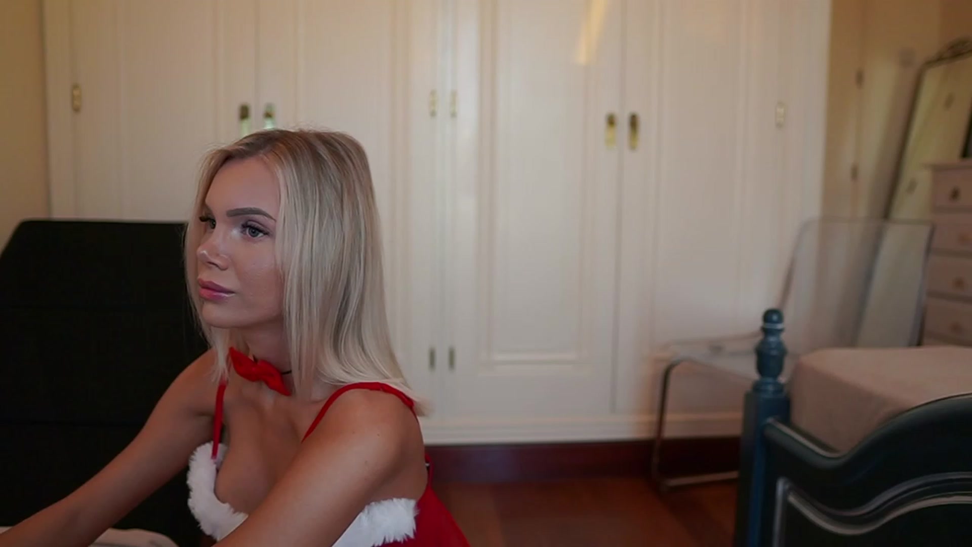 Gallery image thumbnail from Okssanna1's myfreecams stream on, 12/14/2023, 08:04 image 1 of 20
