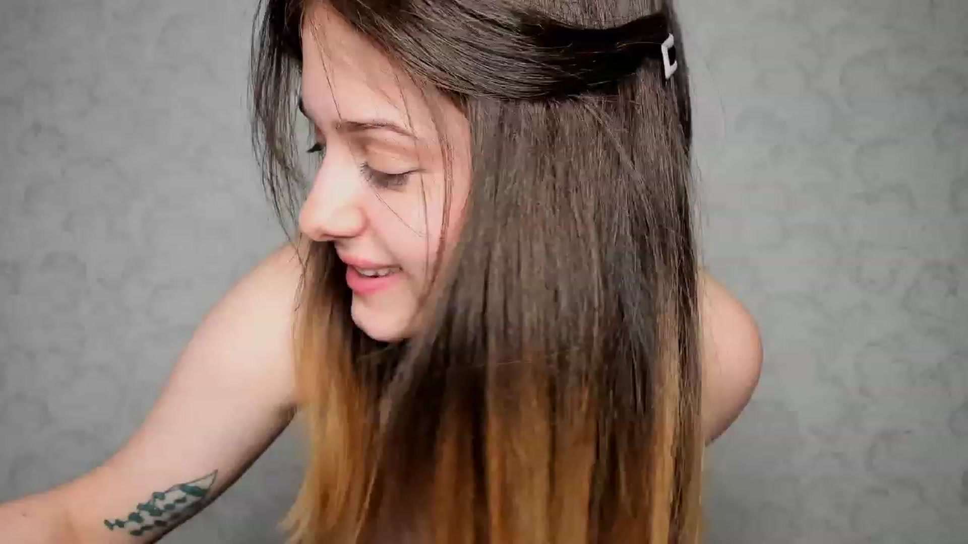 Gallery image thumbnail from Oladushek18's myfreecams stream on, 03/18/2023, 20:51 image 2 of 20
