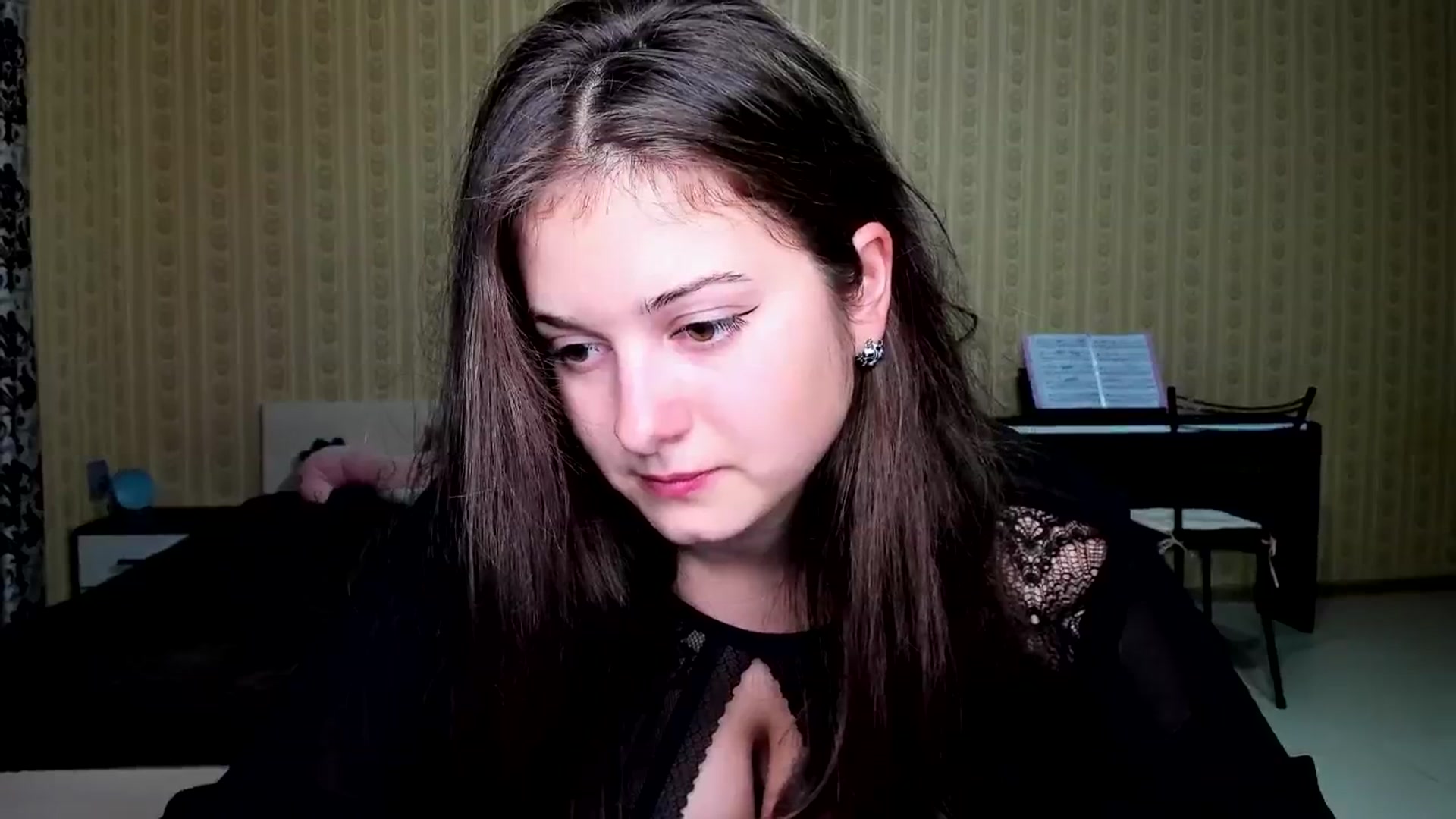 Gallery image thumbnail from Oladushek18's myfreecams stream on, 12/30/2024, 10:37 image 18 of 20