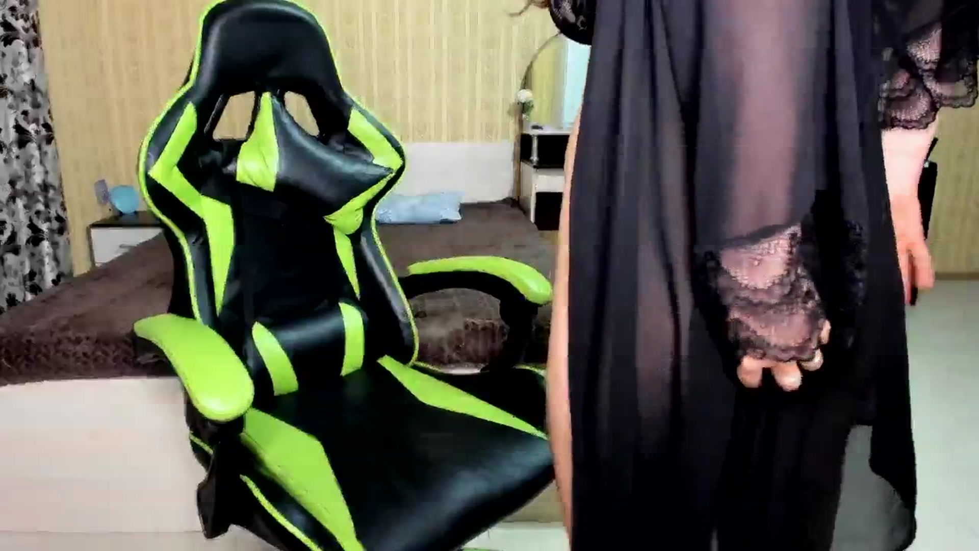 Gallery image thumbnail from Oladushek18's myfreecams stream on, 12/30/2024, 11:45 image 14 of 20