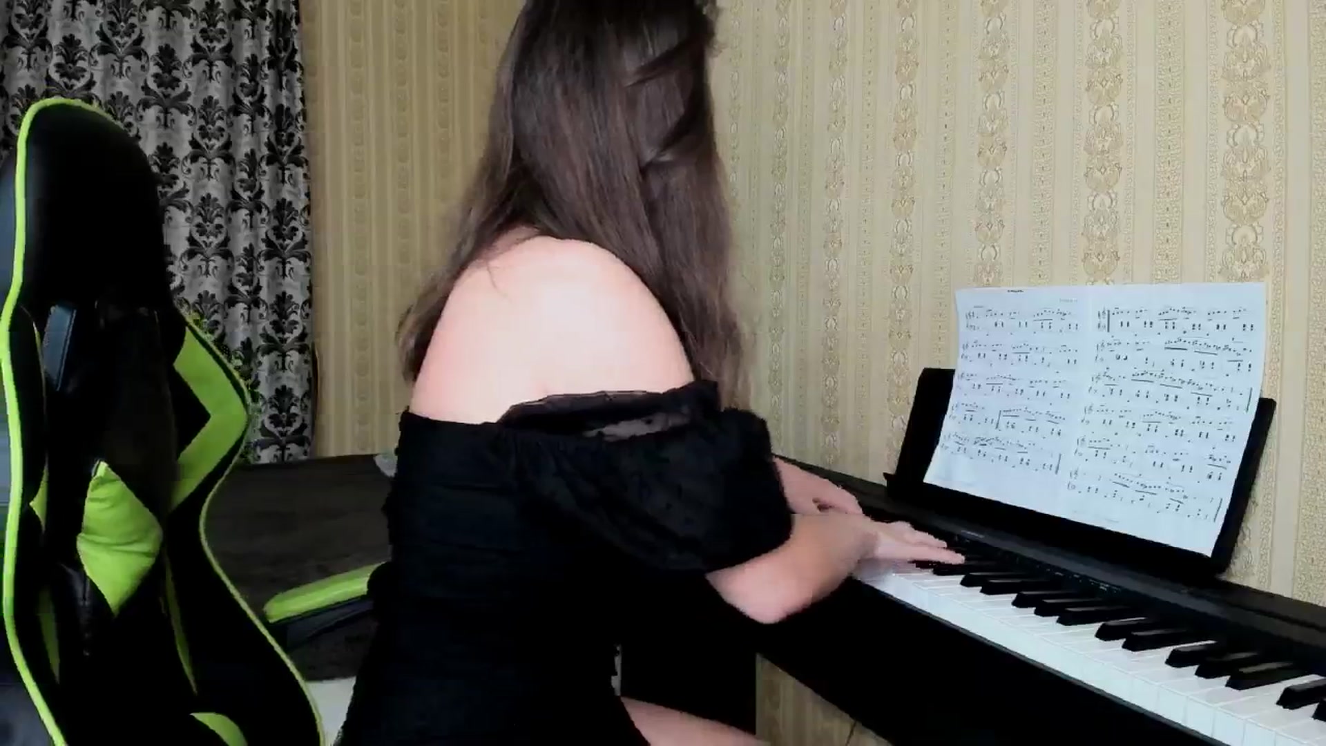Gallery image thumbnail from Oladushek18's myfreecams stream on, 03/30/2025, 13:44 image 15 of 20