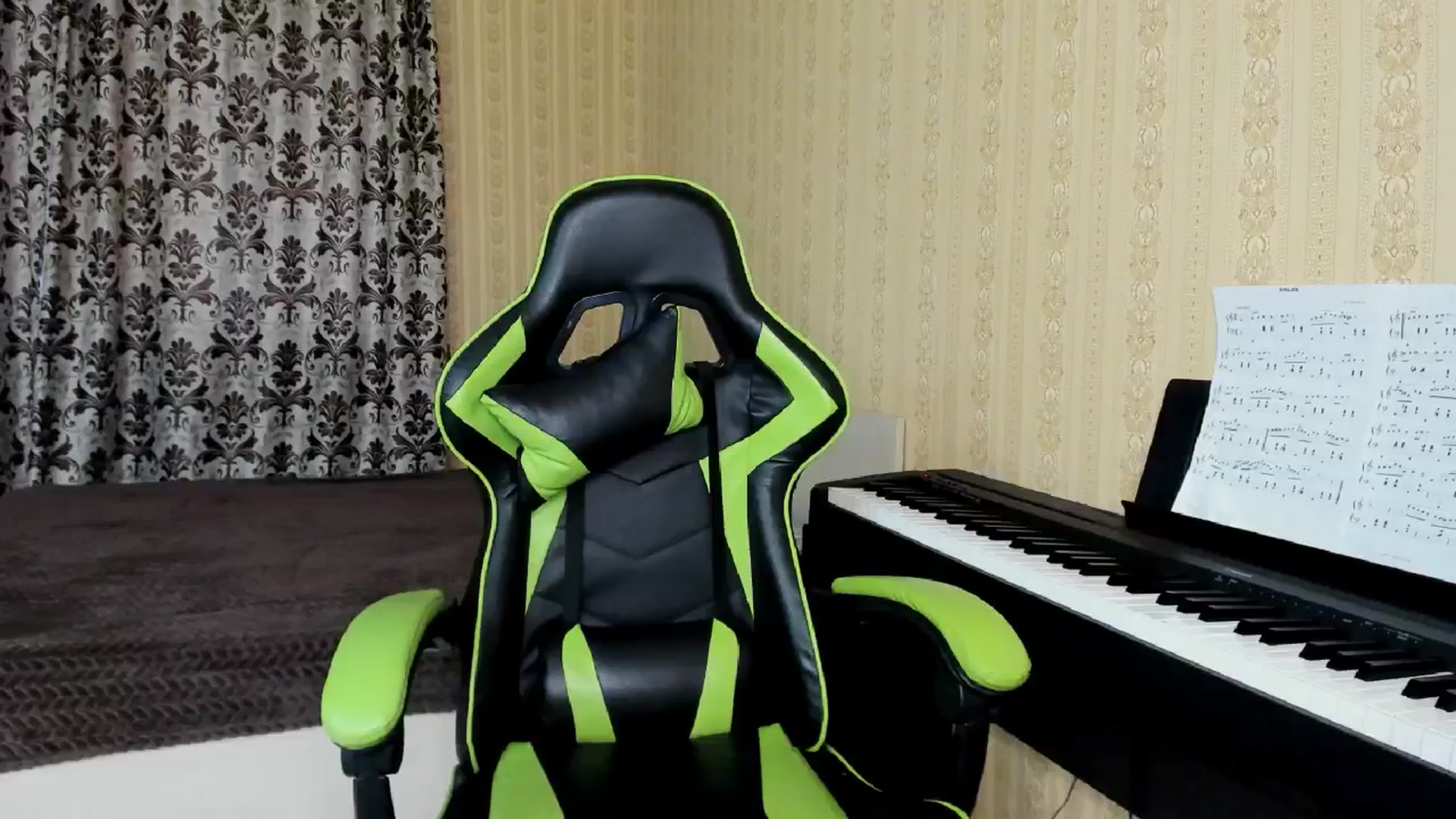 Gallery image thumbnail from Oladushek18's myfreecams stream on, 03/30/2025, 13:44 image 4 of 20