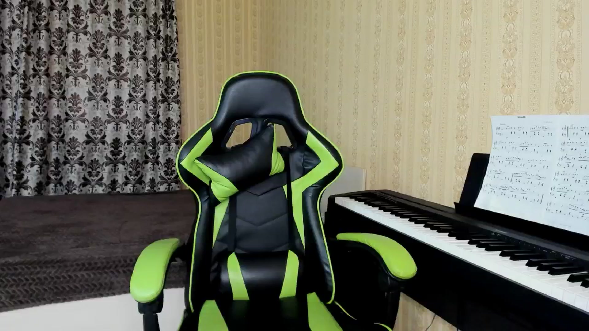 Gallery image thumbnail from Oladushek18's myfreecams stream on, 03/30/2025, 13:44 image 6 of 20