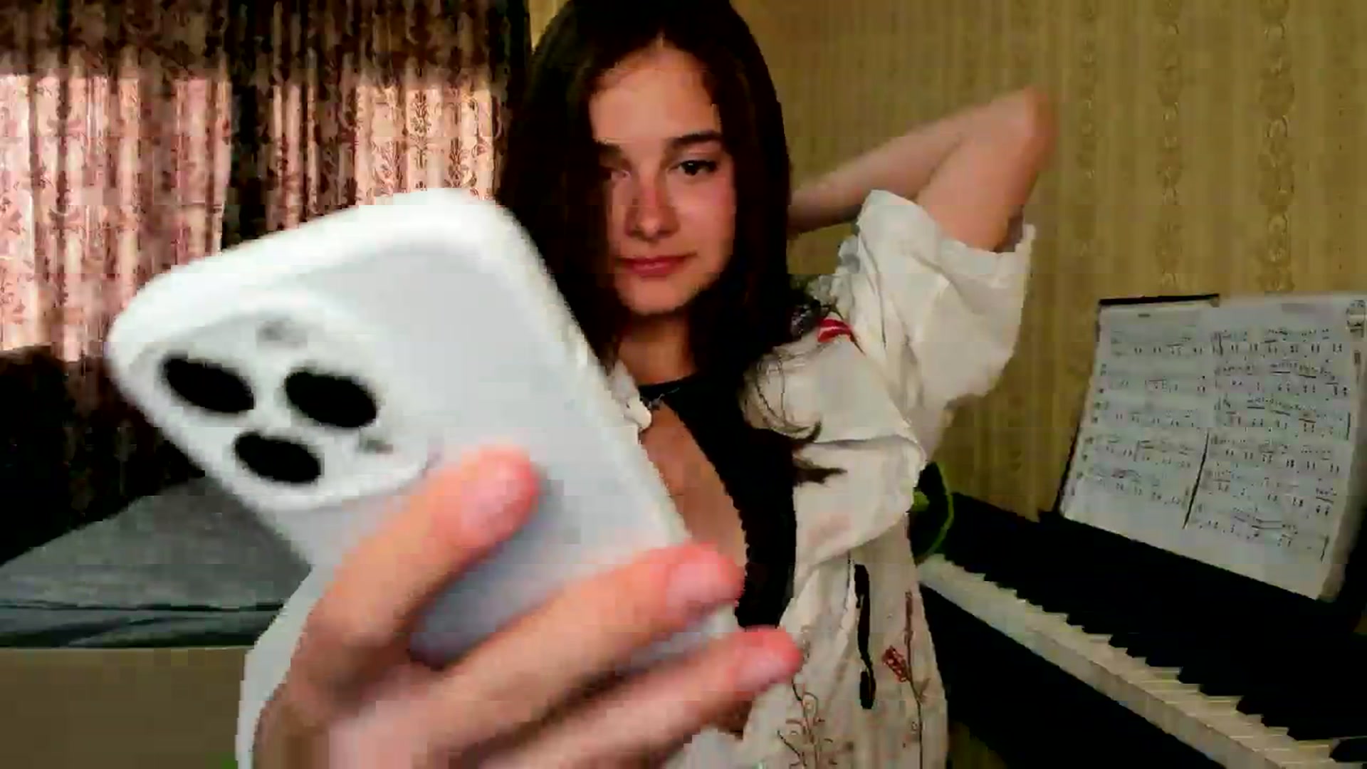 Gallery image thumbnail from Oladushek18's myfreecams stream on, 04/06/2025, 14:27 image 12 of 20