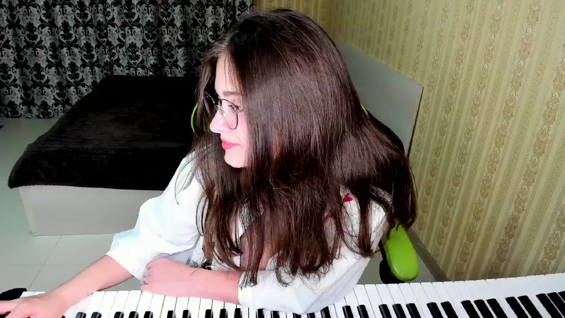 Gallery image thumbnail from Oladushek18's myfreecams stream on, 04/21/2025, 17:55 image 12 of 20