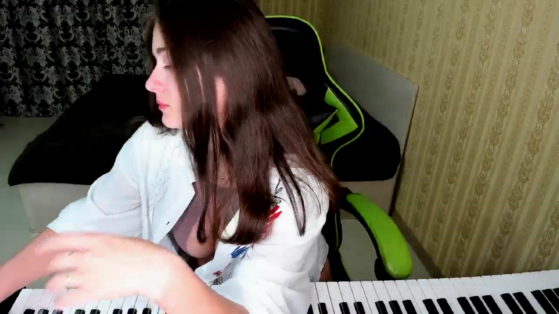 Gallery image thumbnail from Oladushek18's myfreecams stream on, 04/21/2025, 17:55 image 20 of 20