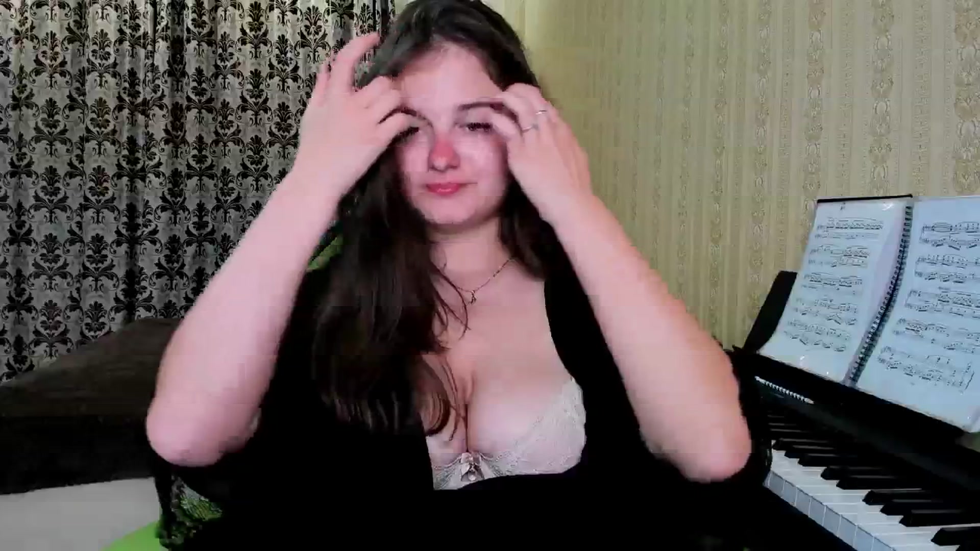 Gallery image thumbnail from Oladushek18's myfreecams stream on, 04/28/2025, 18:46 image 14 of 20