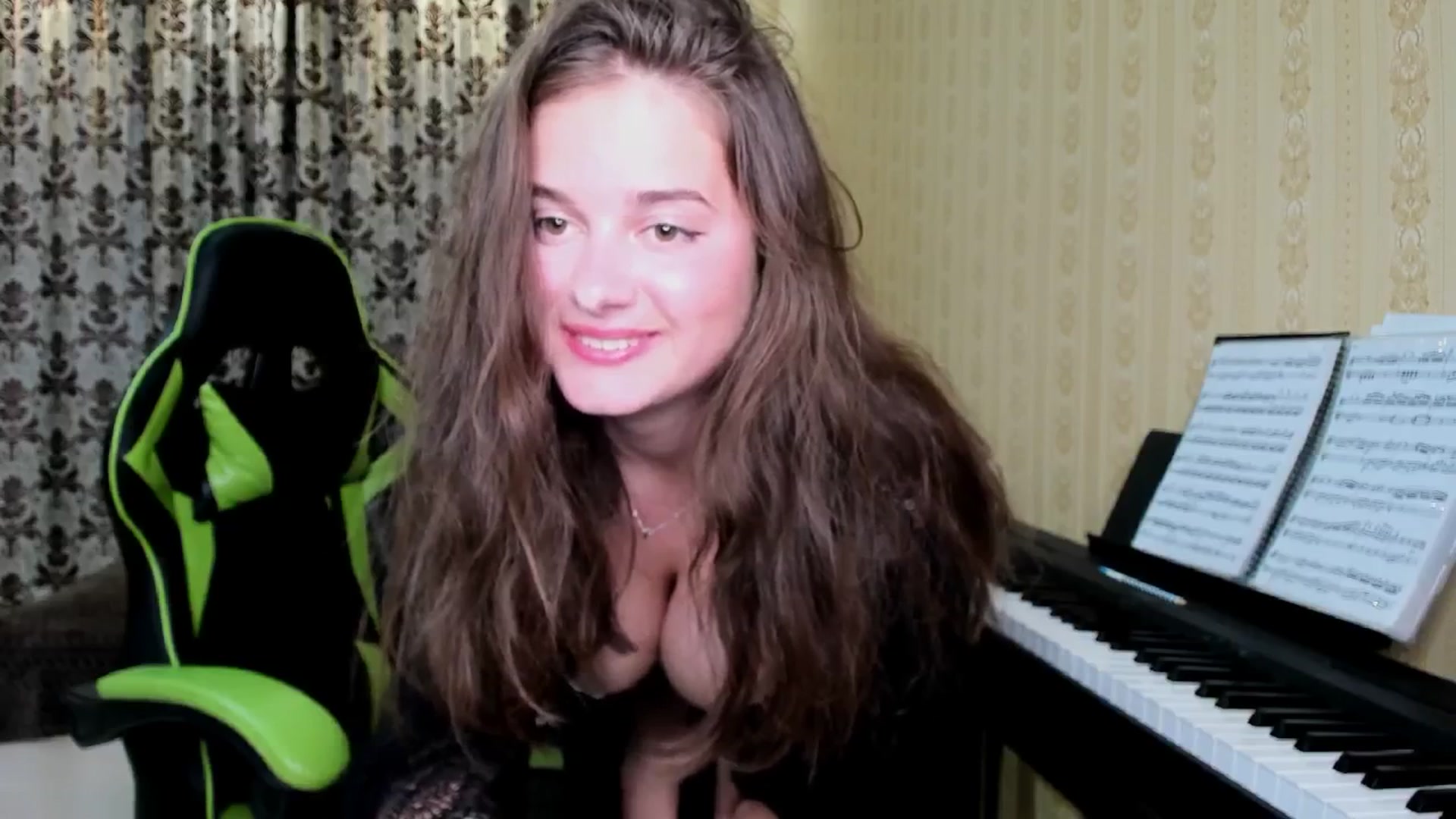 Gallery image thumbnail from Oladushek18's myfreecams stream on, 04/29/2025, 15:50 image 17 of 20