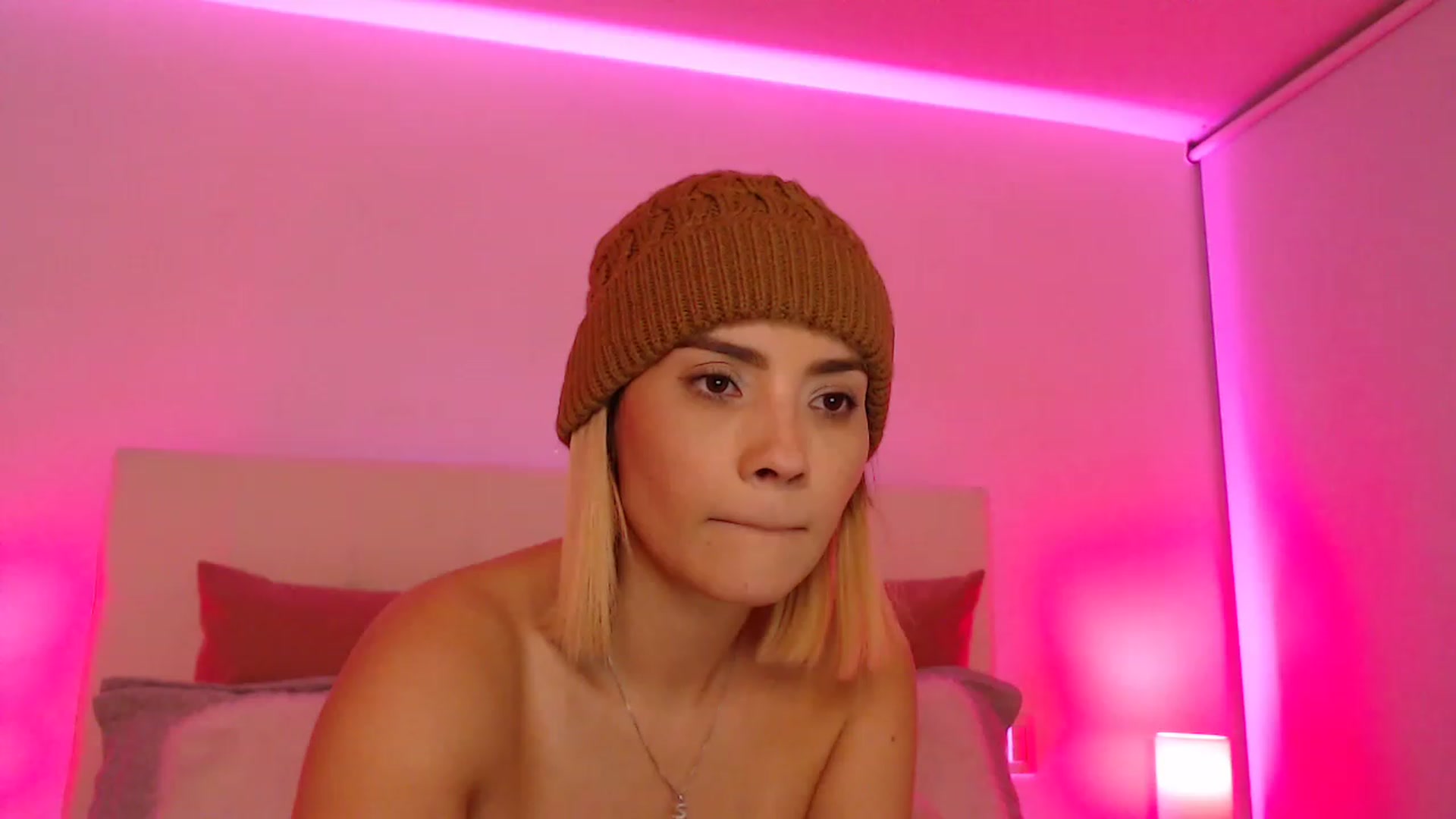 Gallery image thumbnail from Old_AmyLi's myfreecams stream on, 03/16/2023, 06:01 image 6 of 20
