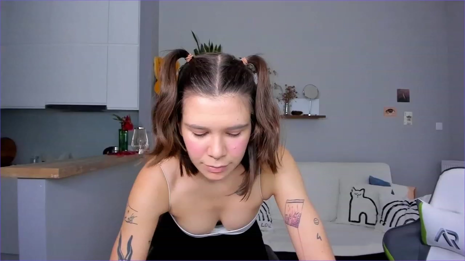 Gallery image thumbnail from Oliv_Port's myfreecams stream on, 05/24/2023, 03:48 image 8 of 20