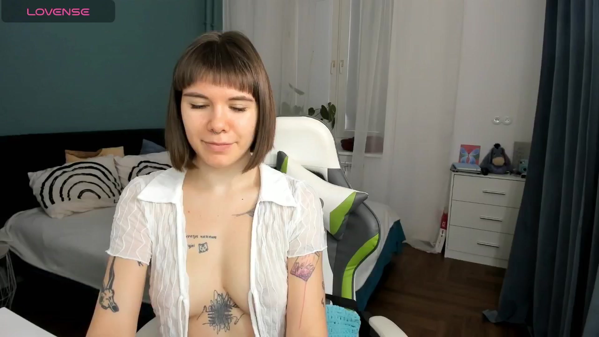 Gallery image thumbnail from Oliv_Port's myfreecams stream on, 06/18/2024, 09:25 image 3 of 20