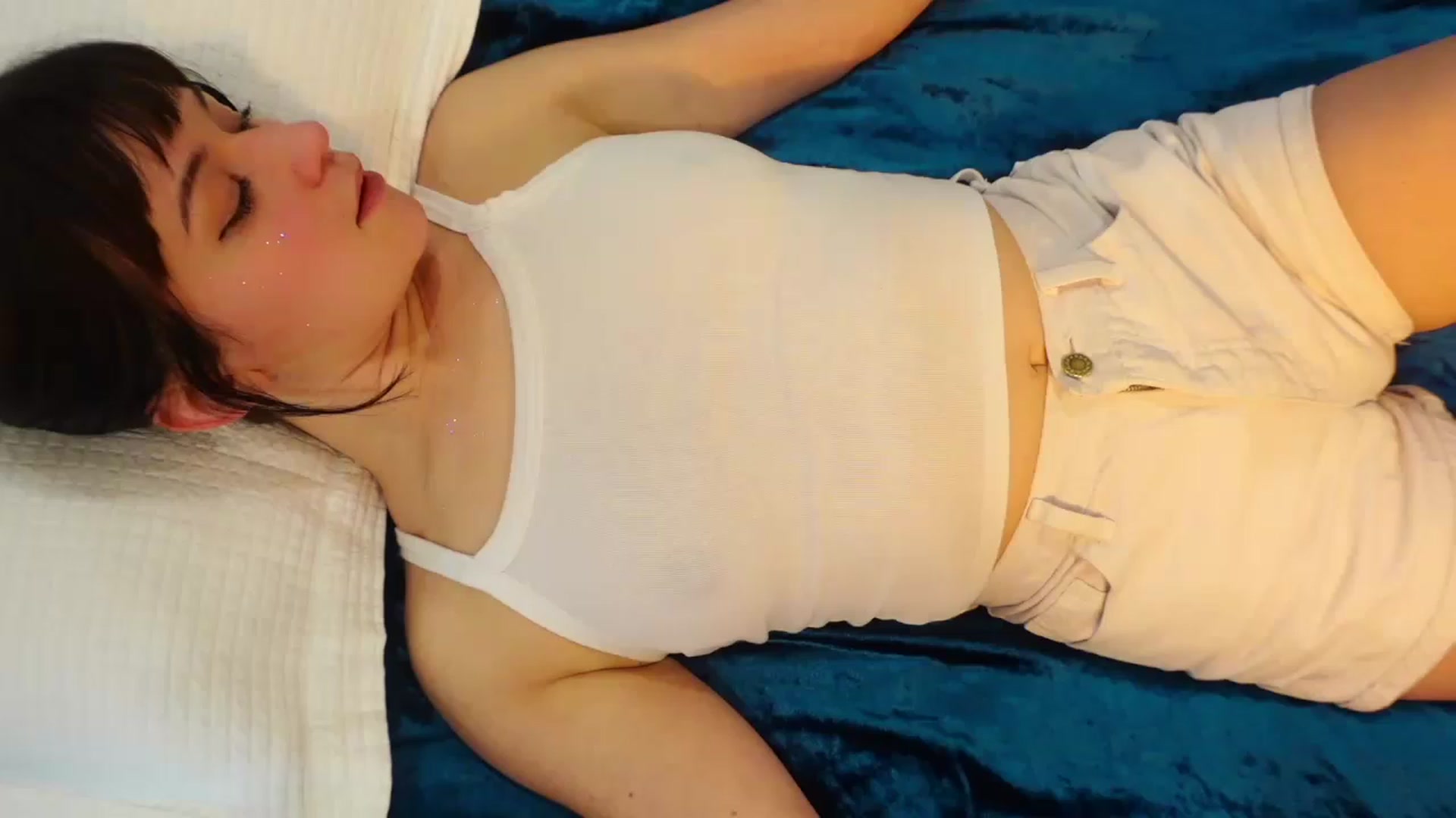 Gallery image thumbnail from OliveFox's myfreecams stream on, 04/08/2023, 05:25 image 5 of 20