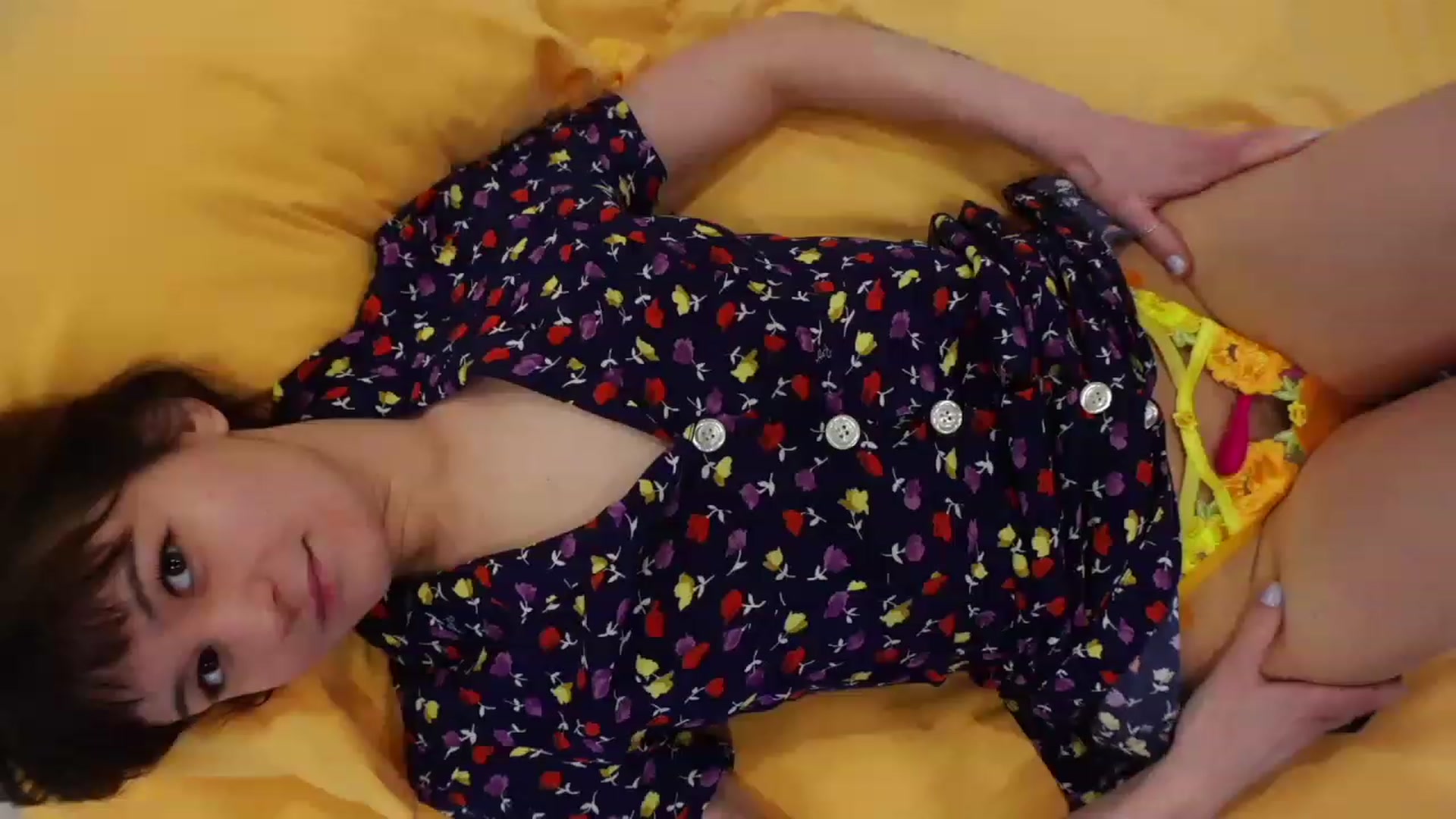 Gallery image thumbnail from OliveFox's myfreecams stream on, 04/16/2023, 02:48 image 17 of 20