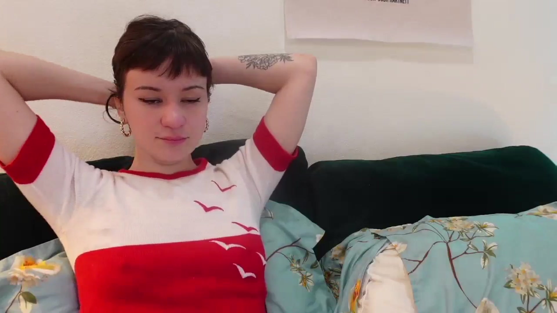 Gallery image thumbnail from OliveFox's myfreecams stream on, 08/05/2023, 06:27 image 3 of 20