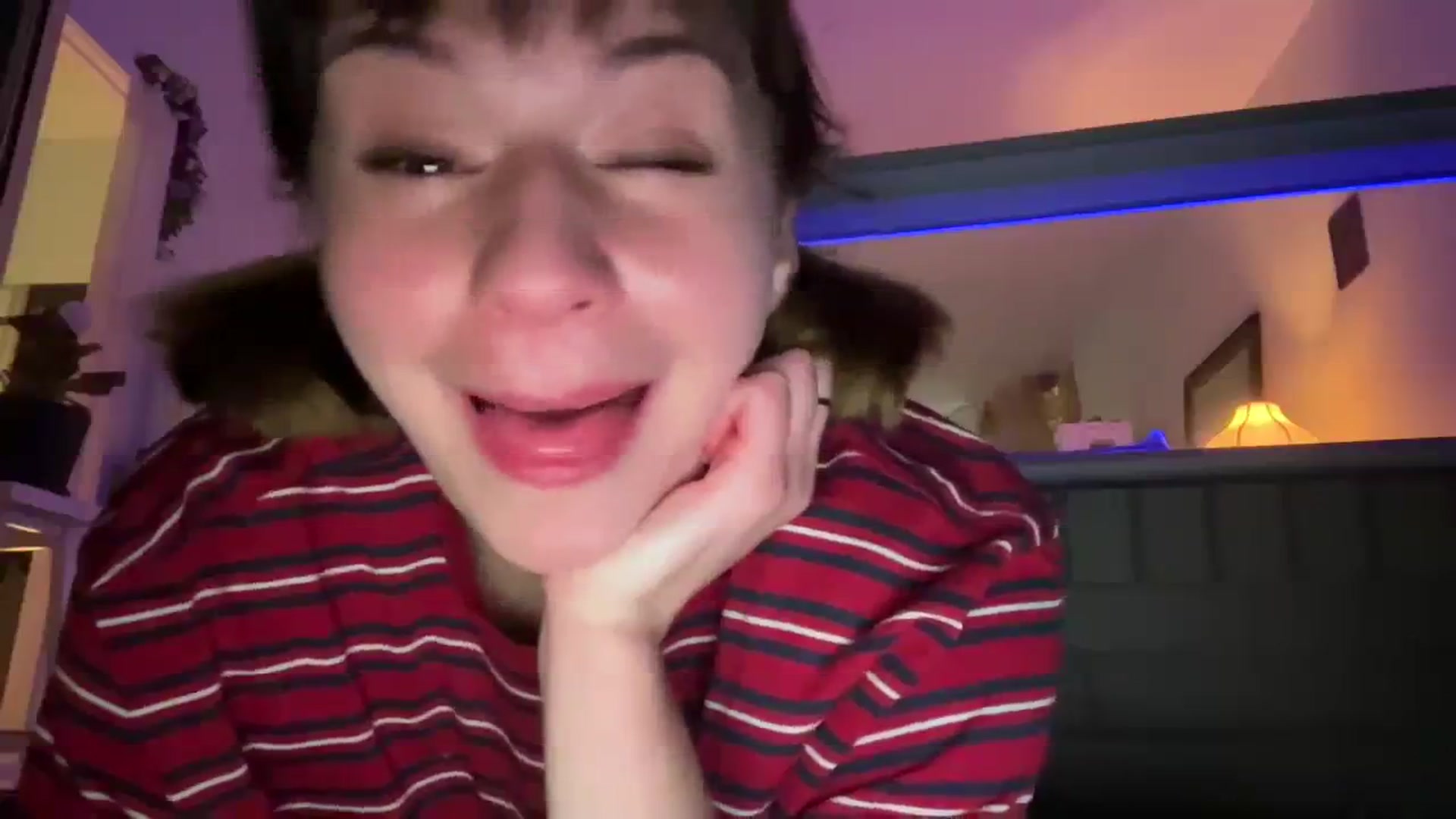 Gallery image thumbnail from OliveFox's myfreecams stream on, 08/17/2023, 05:25 image 3 of 20