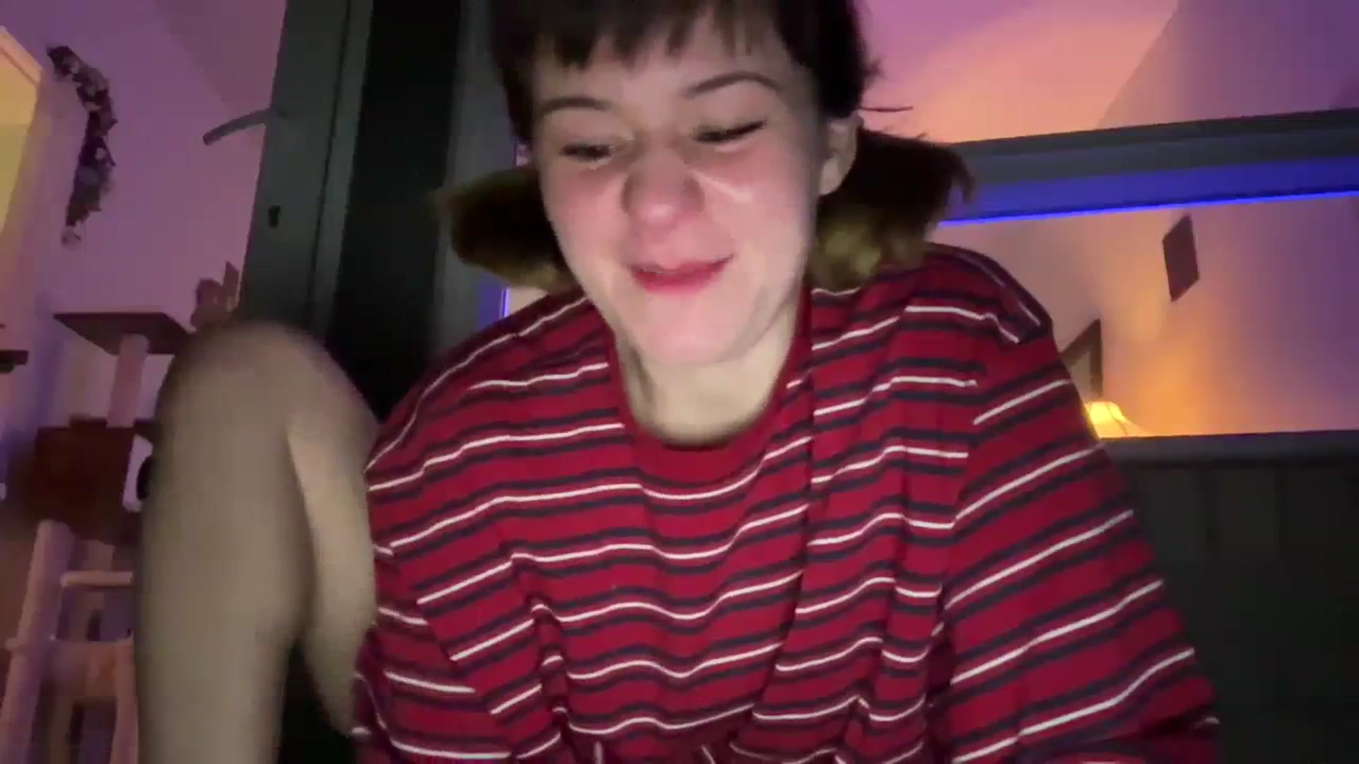 Gallery image thumbnail from OliveFox's myfreecams stream on, 08/17/2023, 05:25 image 4 of 20