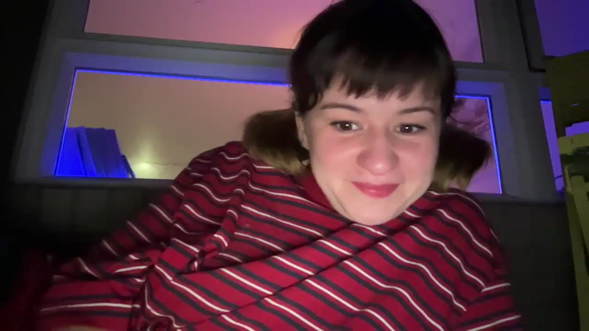 Gallery image thumbnail from OliveFox's myfreecams stream on, 08/17/2023, 05:25 image 6 of 20