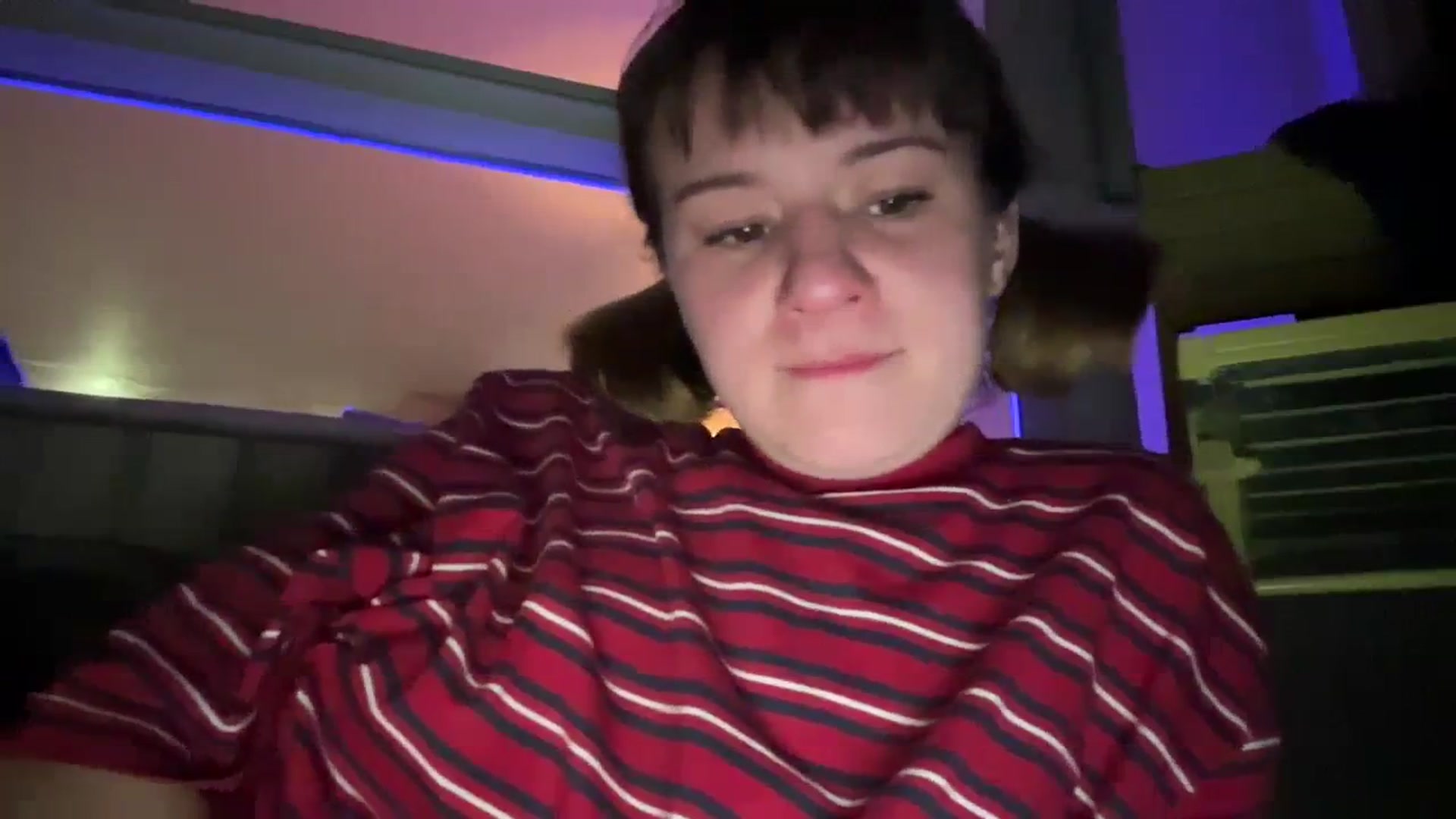 Gallery image thumbnail from OliveFox's myfreecams stream on, 08/17/2023, 05:25 image 12 of 20