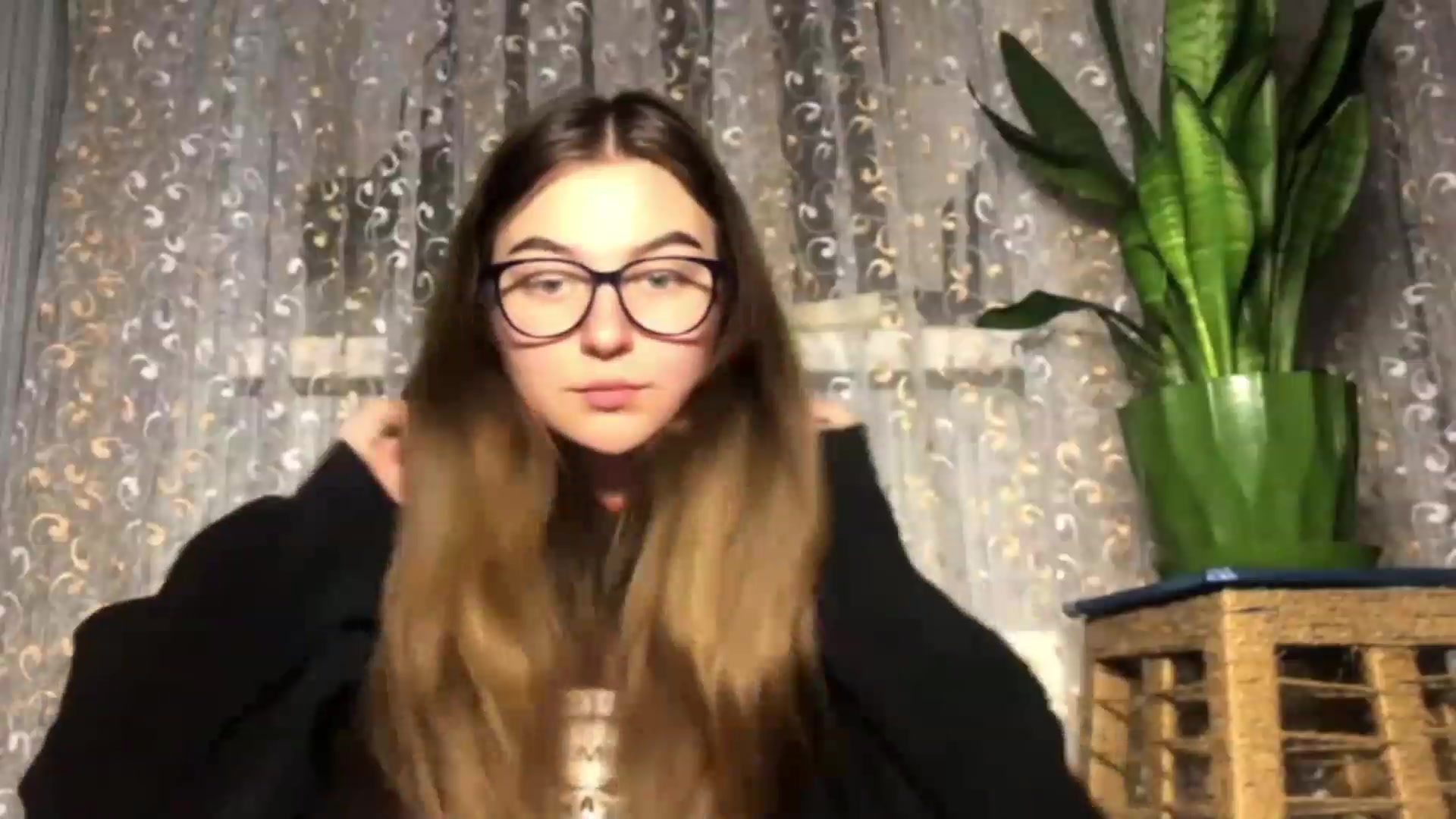 Gallery image thumbnail from Oliveevee_'s myfreecams stream on, 12/04/2022, 15:38 image 14 of 20