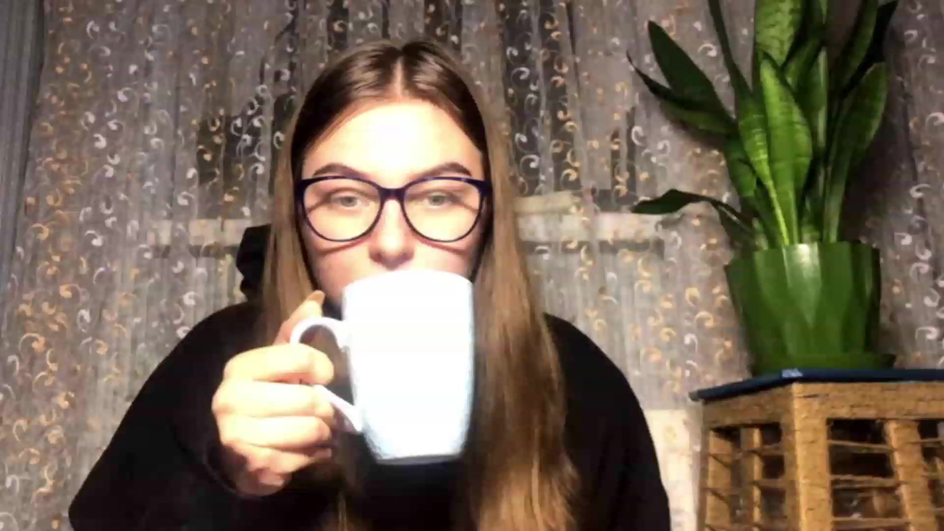 Gallery image thumbnail from Oliveevee_'s myfreecams stream on, 12/04/2022, 15:38 image 15 of 20