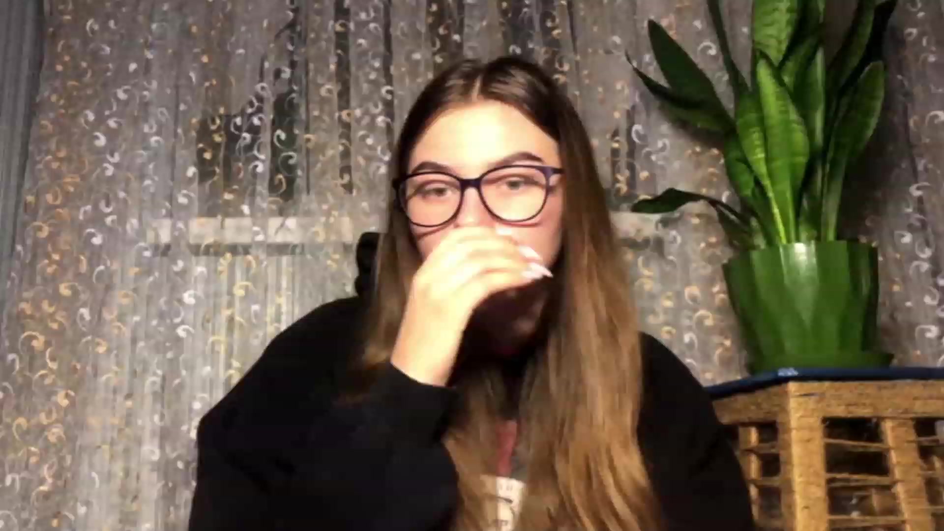 Gallery image thumbnail from Oliveevee_'s myfreecams stream on, 12/04/2022, 15:38 image 7 of 20